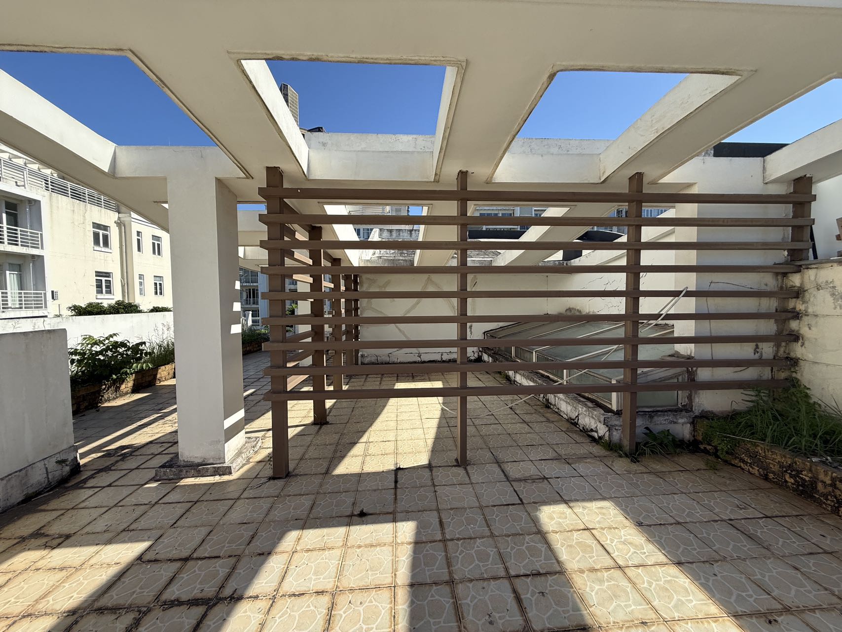 阳光经典 6室2厅5卫 100.0元/月 阳光经典 6室2厅5卫 100.0元/月室内图