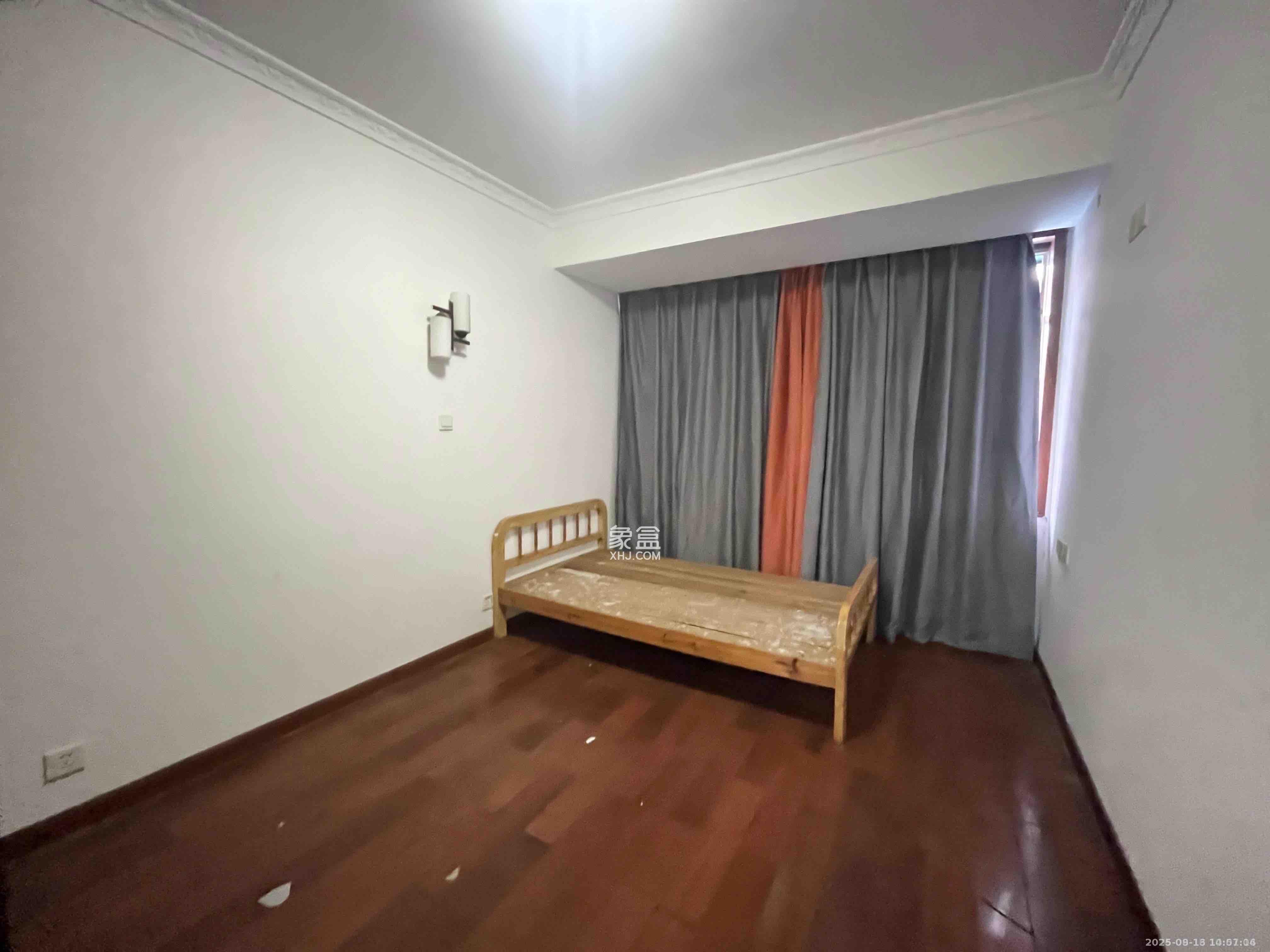 金盛园 4室2厅2卫 2100.0元/月 金盛园 4室2厅2卫 2100.0元/月室内图