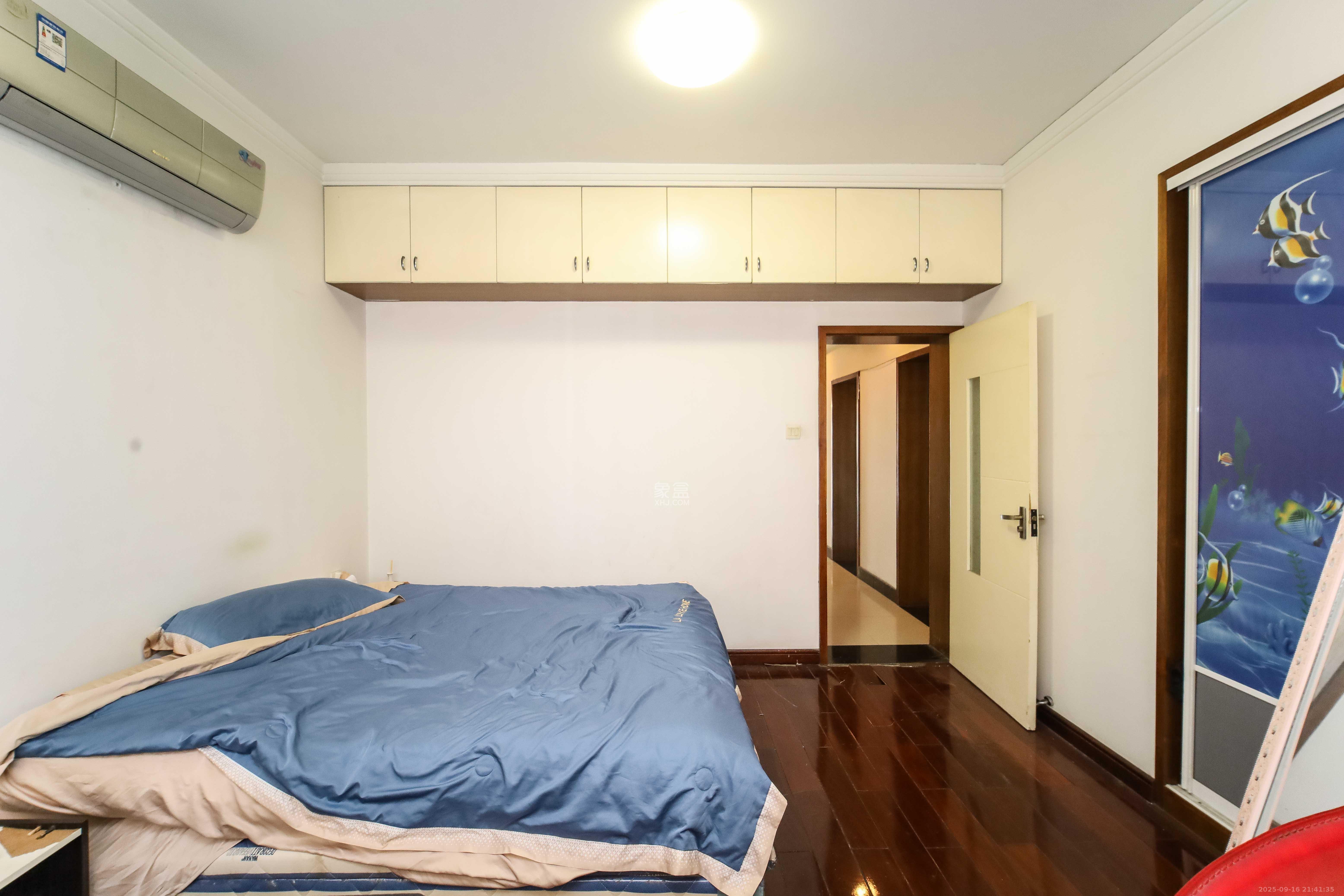 康欣园 3室2厅2卫 88.0万 康欣园 3室2厅2卫 88.0万卧室