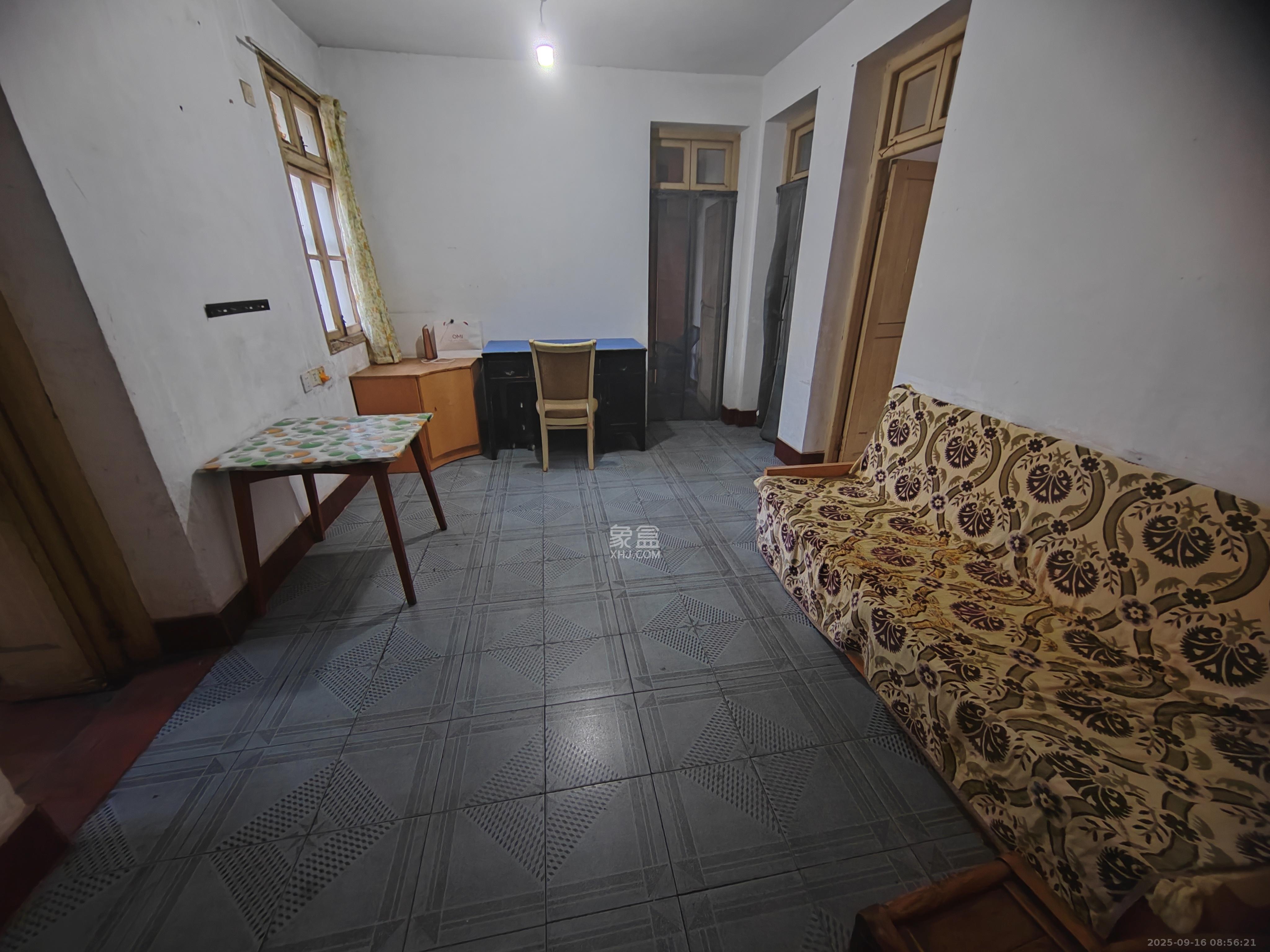 红花坡社区 3室1厅1卫 1000.0元/月 红花坡社区 3室1厅1卫 1000.0元/月室内图