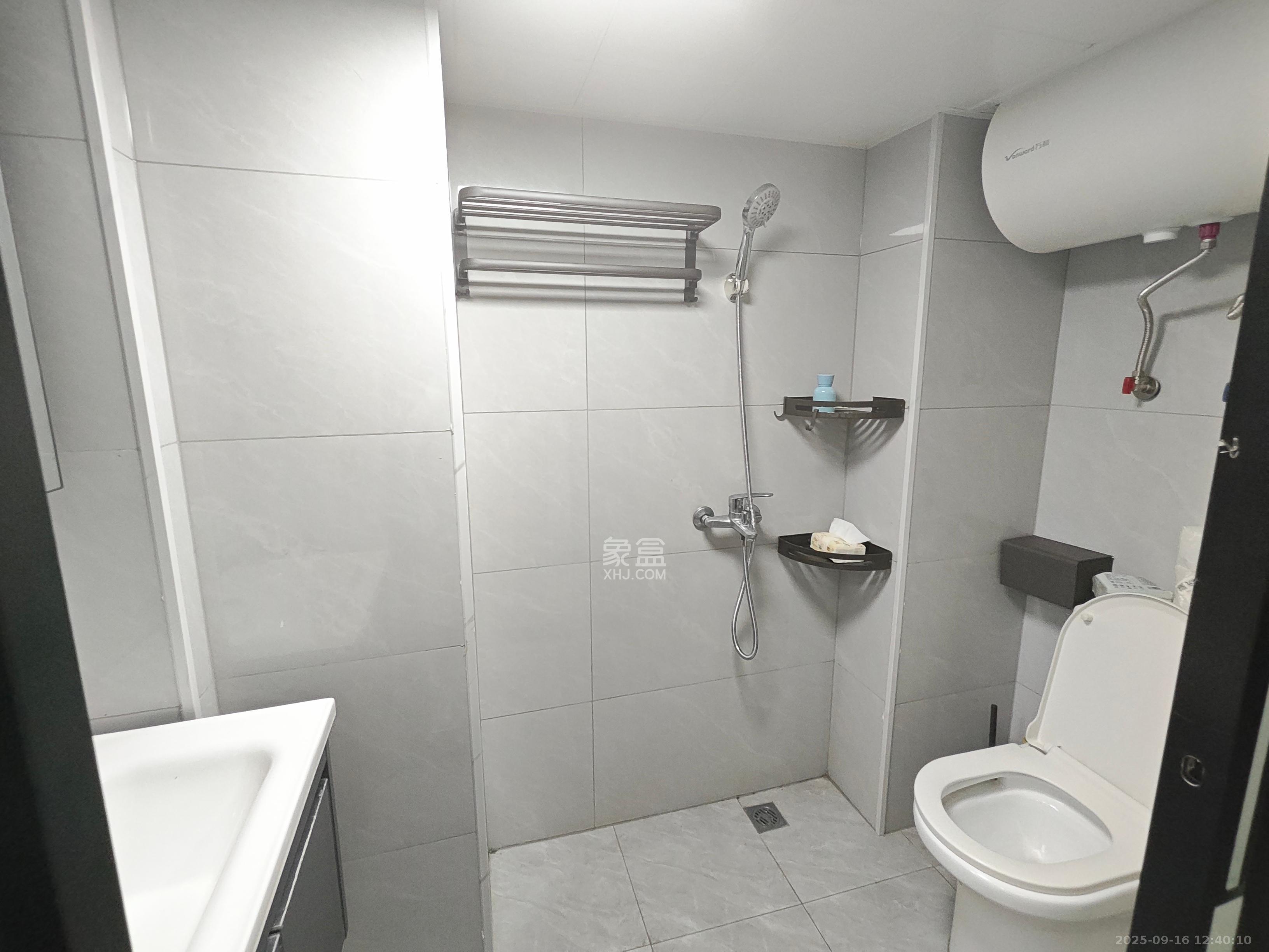 金茂建发泊悦  2室1厅1卫    1800.0元/月室内图