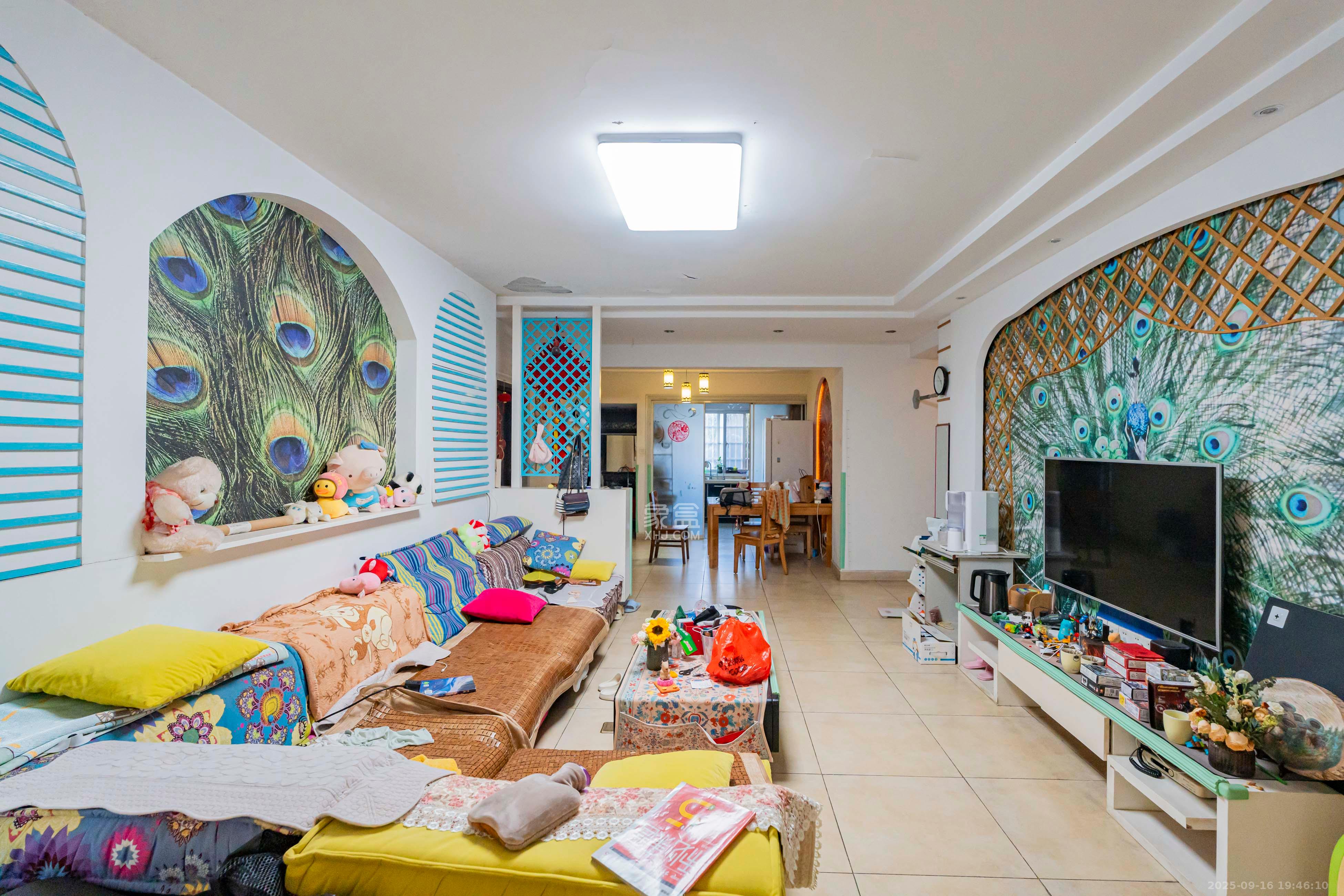 学府华庭 4室2厅2卫 100.0万 学府华庭 4室2厅2卫 100.0万客厅