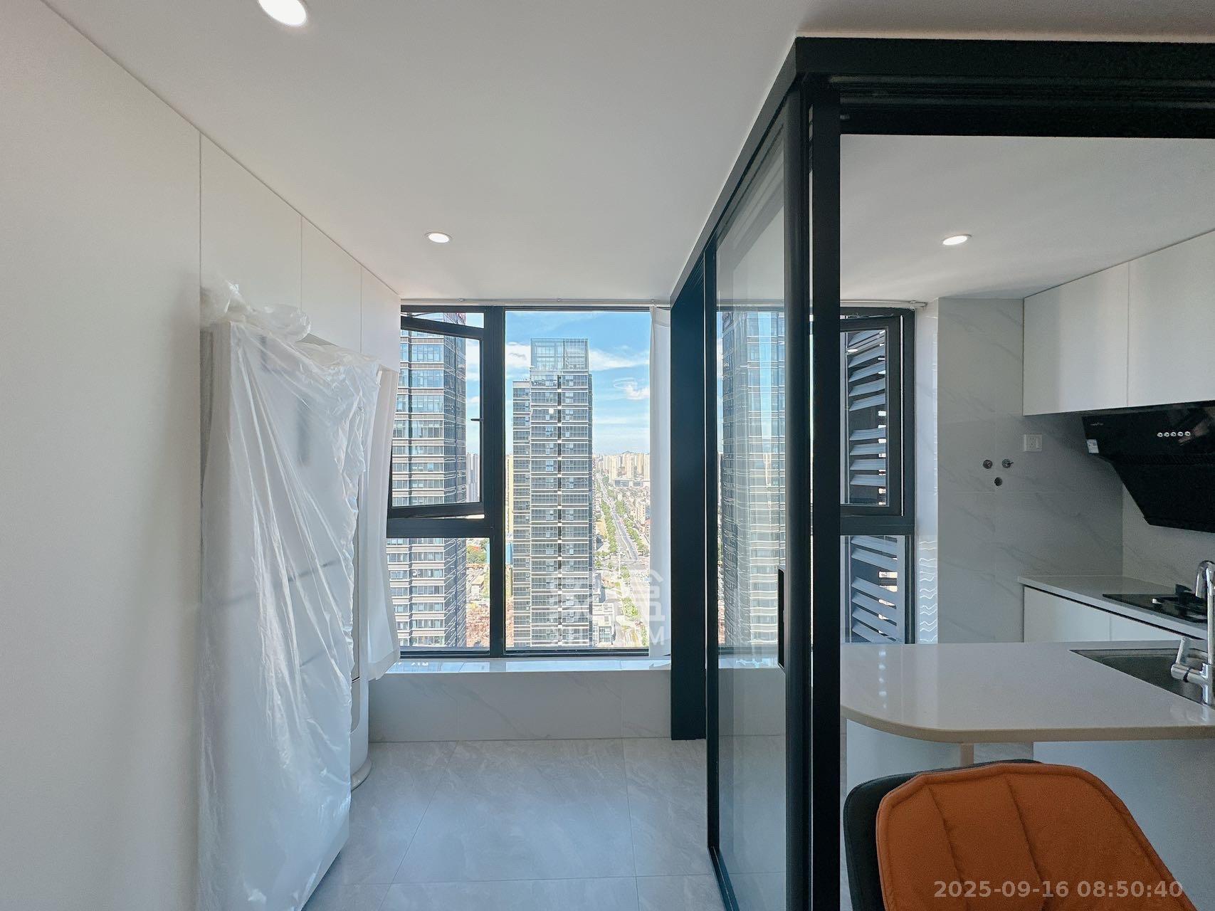 卓越中寰  1室1厅1卫    2800.0元/月室内图