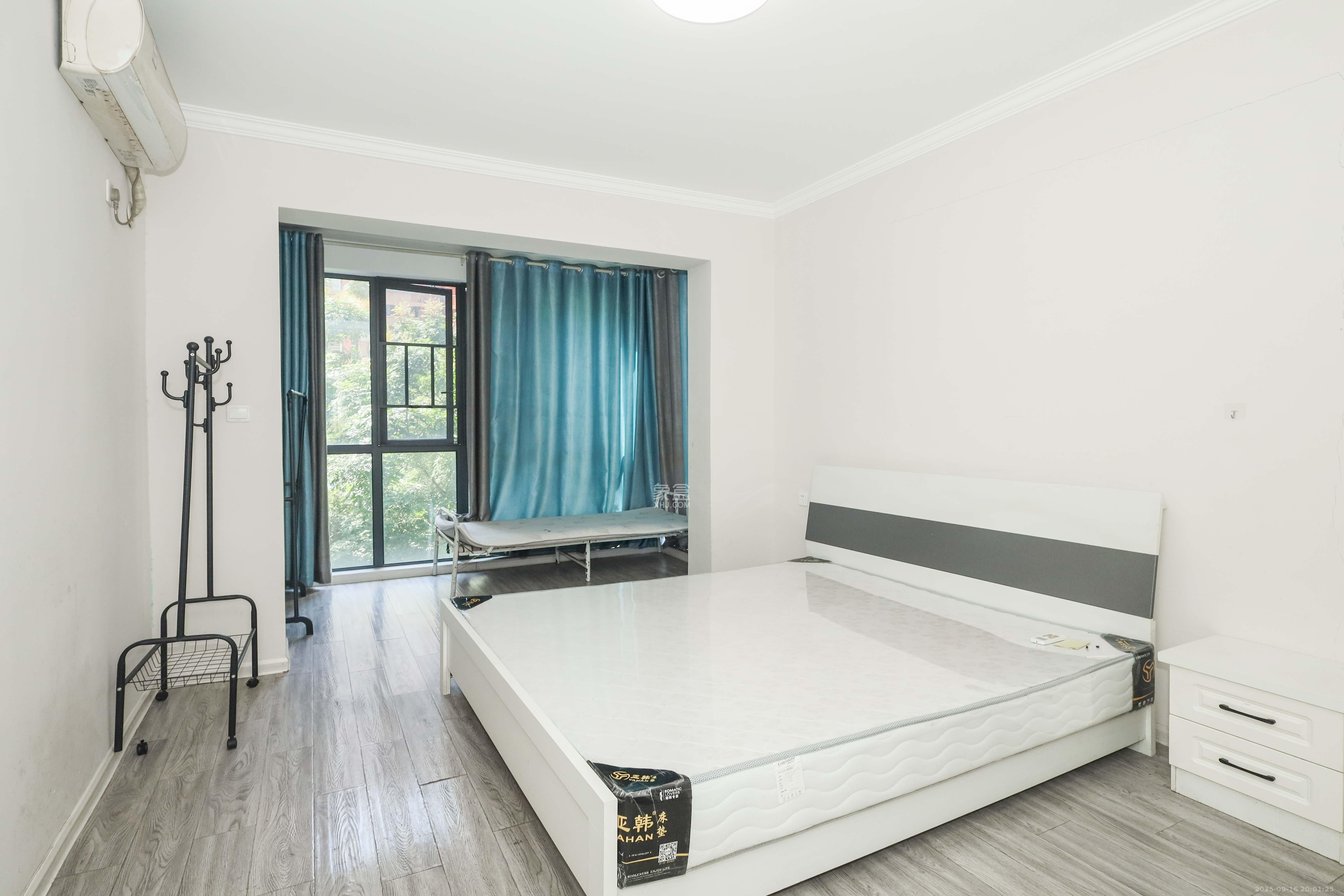 润芳园 4室2厅2卫 115.0万 润芳园 4室2厅2卫 115.0万卧室