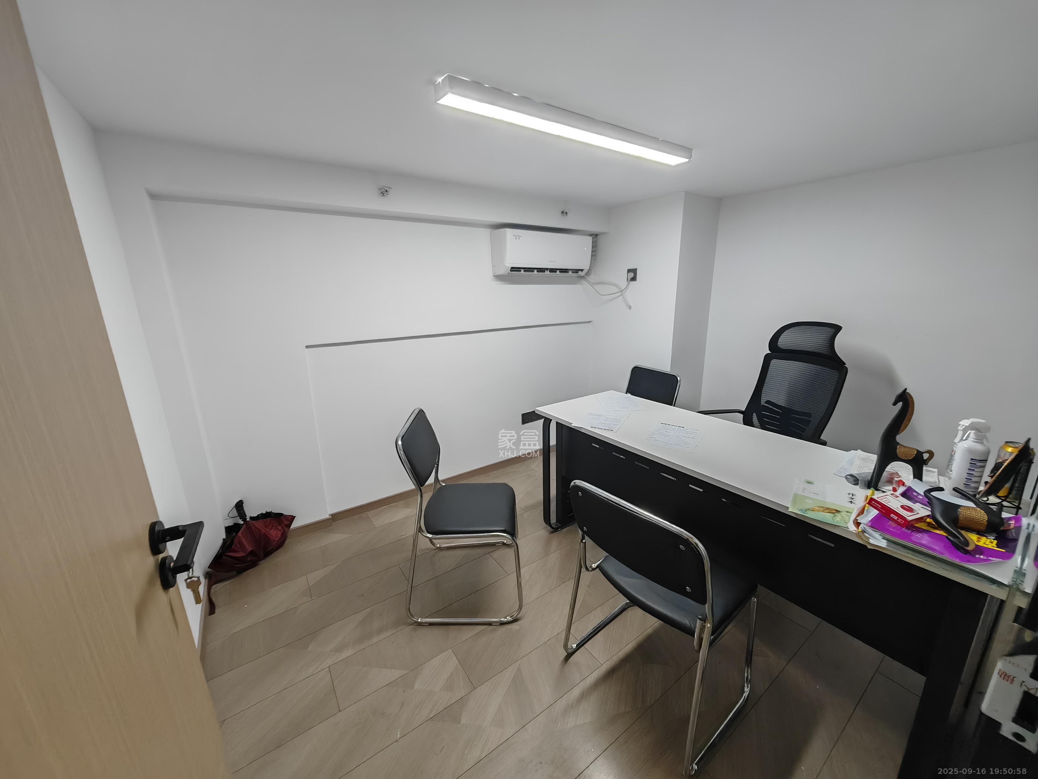 京武浪琴山三期（京武中心）  2室1厅1卫    5000.0元/月室内图