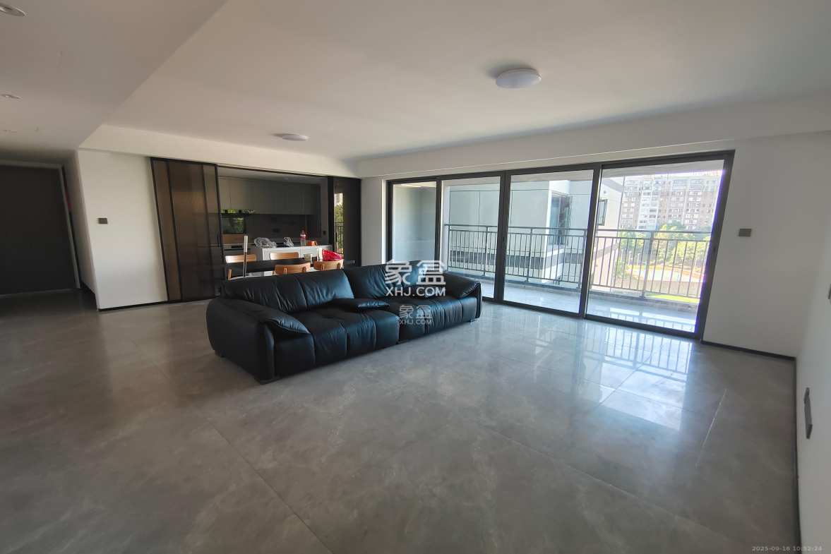 轨道万科悦府  4室2厅2卫    4700.0元/月 轨道万科悦府  4室2厅2卫    4700.0元/月室内图