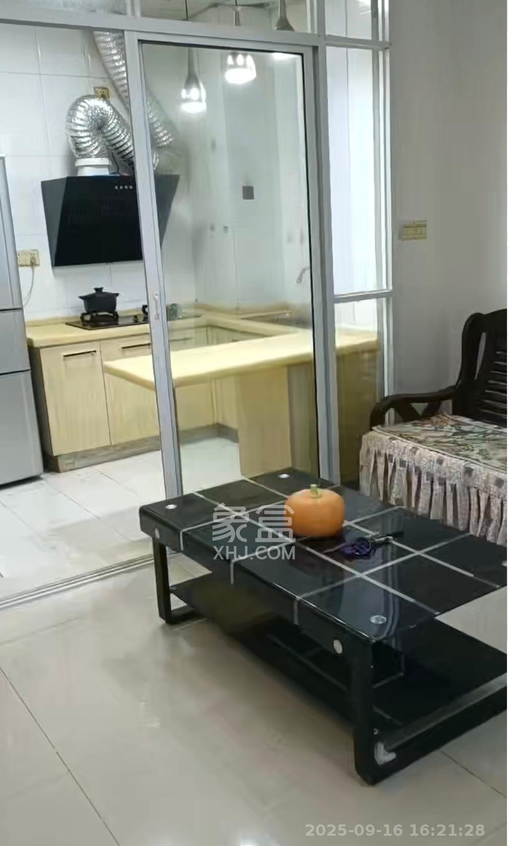 左岸右岸 1室1厅1卫 1500.0元/月 左岸右岸 1室1厅1卫 1500.0元/月室内图