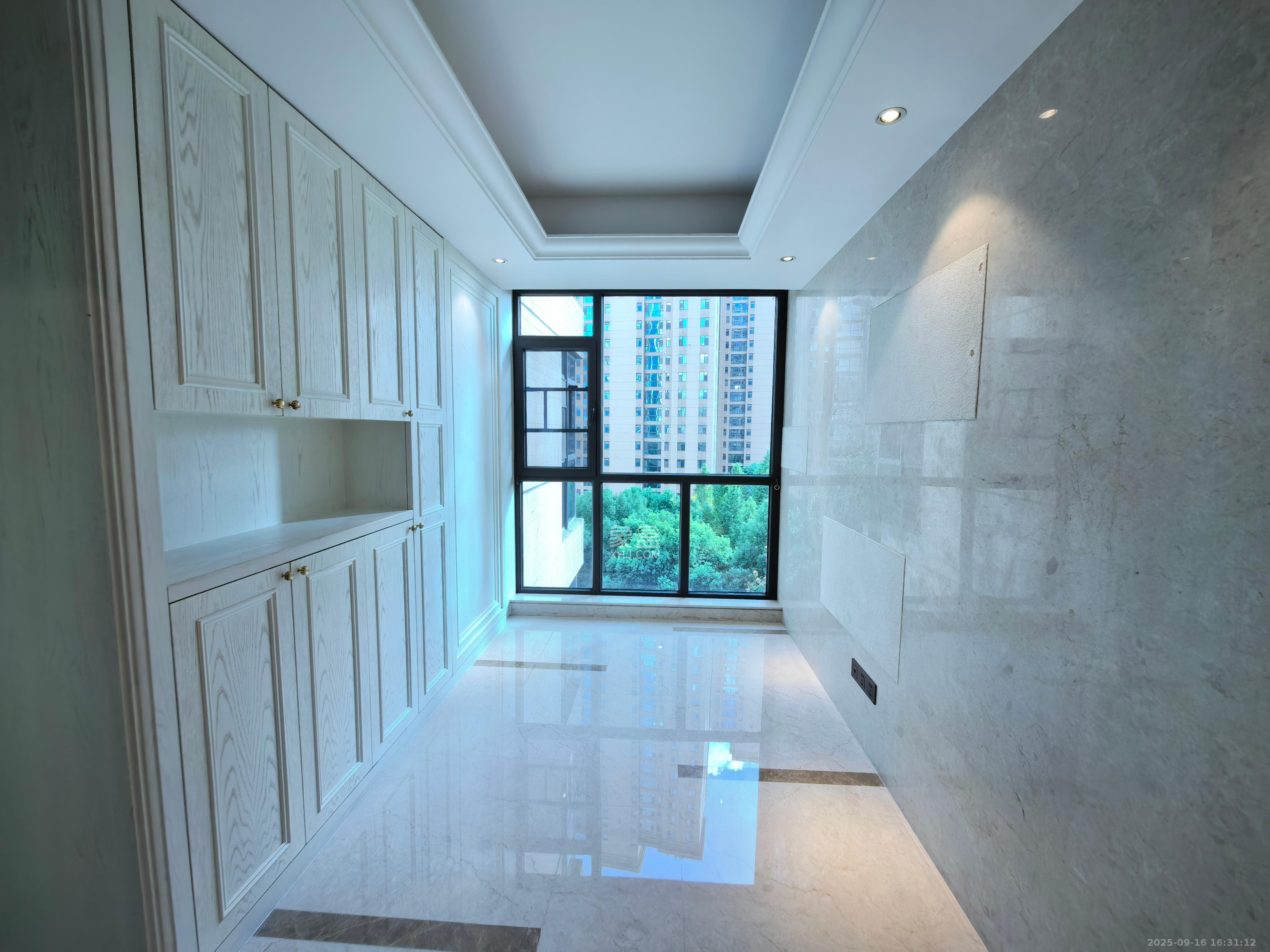 运达中央广场一、二期 3室2厅2卫 10000.0元/月 运达中央广场一、二期 3室2厅2卫 10000.0元/月室内图