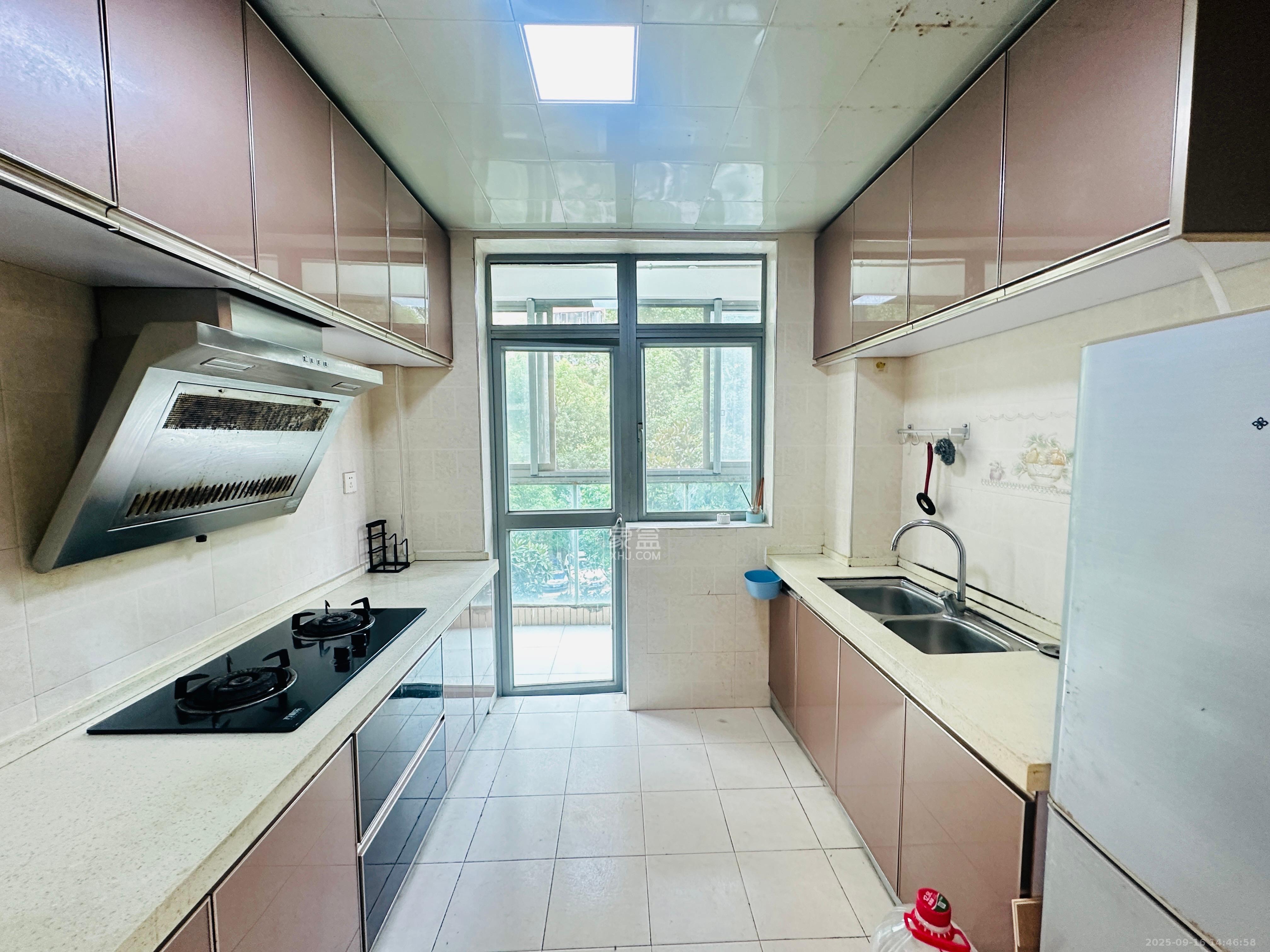 新城新世界一二三期  2室2厅1卫    2500.0元/月室内图