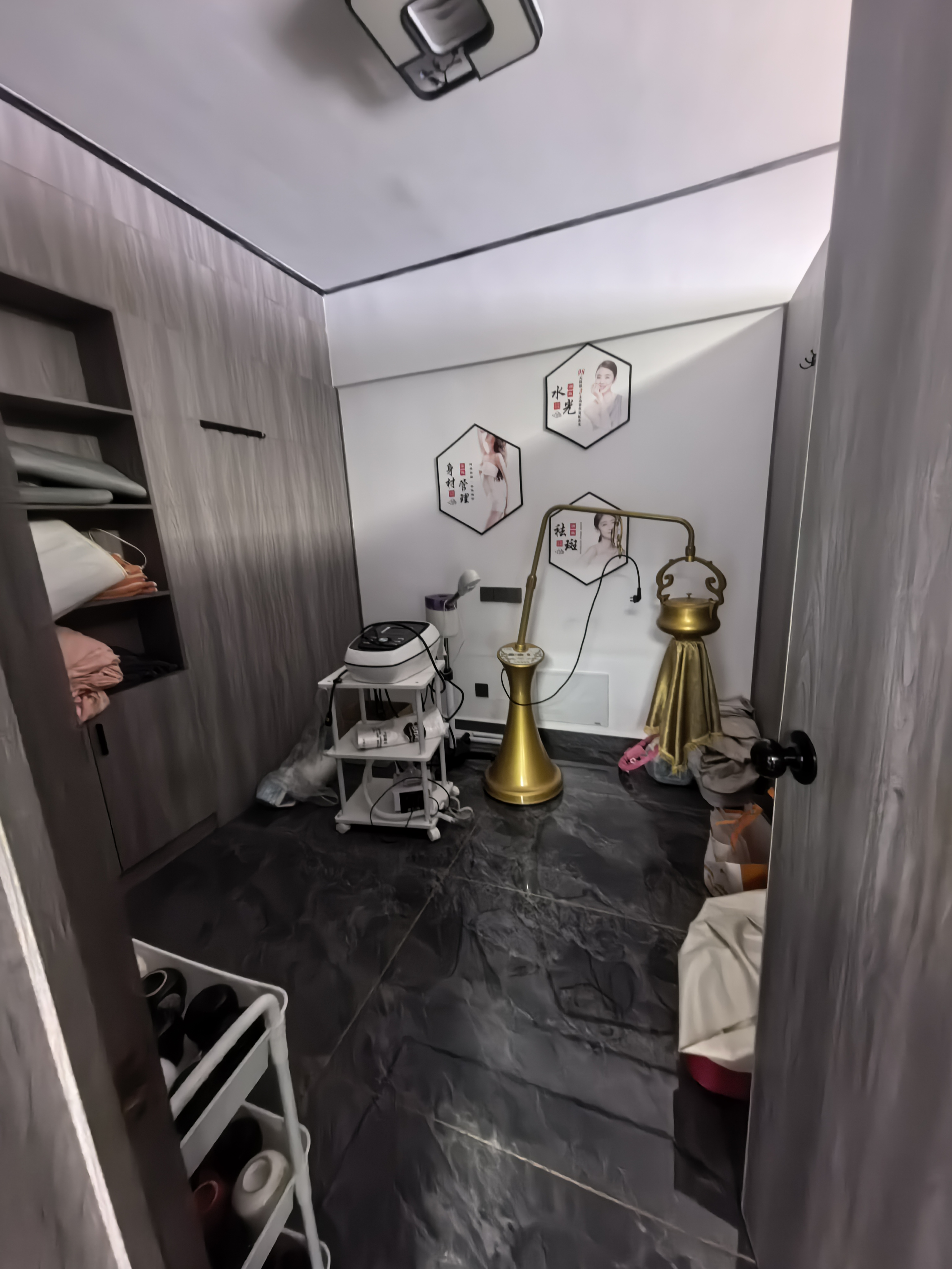 东方曼哈顿 2室2厅1卫 2000.0元/月 东方曼哈顿 2室2厅1卫 2000.0元/月室内图