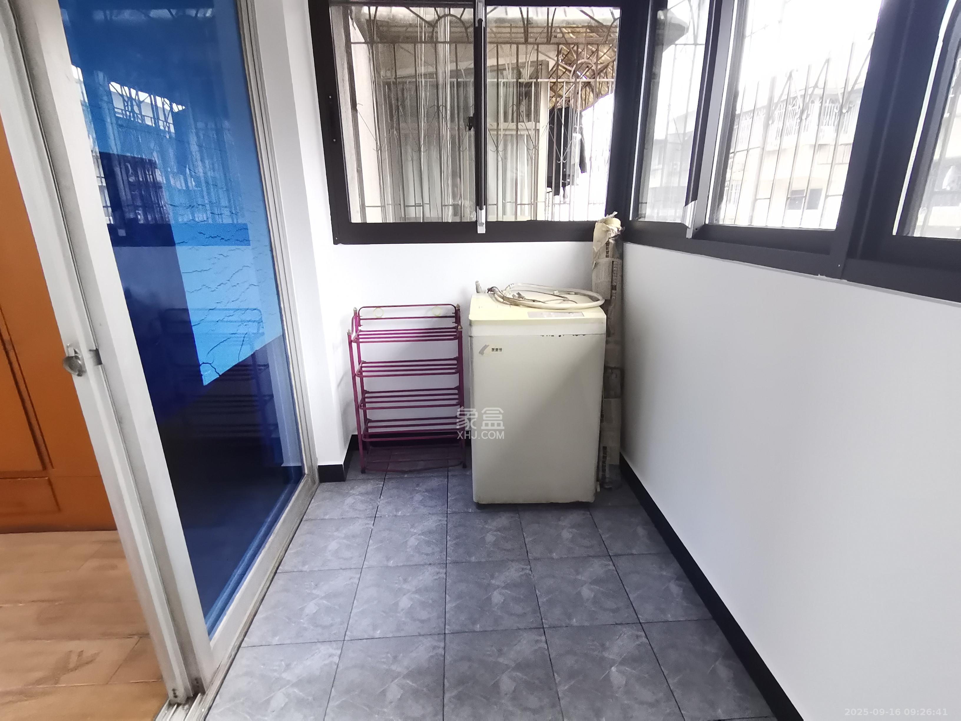 下民航宿舍  3室1厅1卫    1600.0元/月室内图