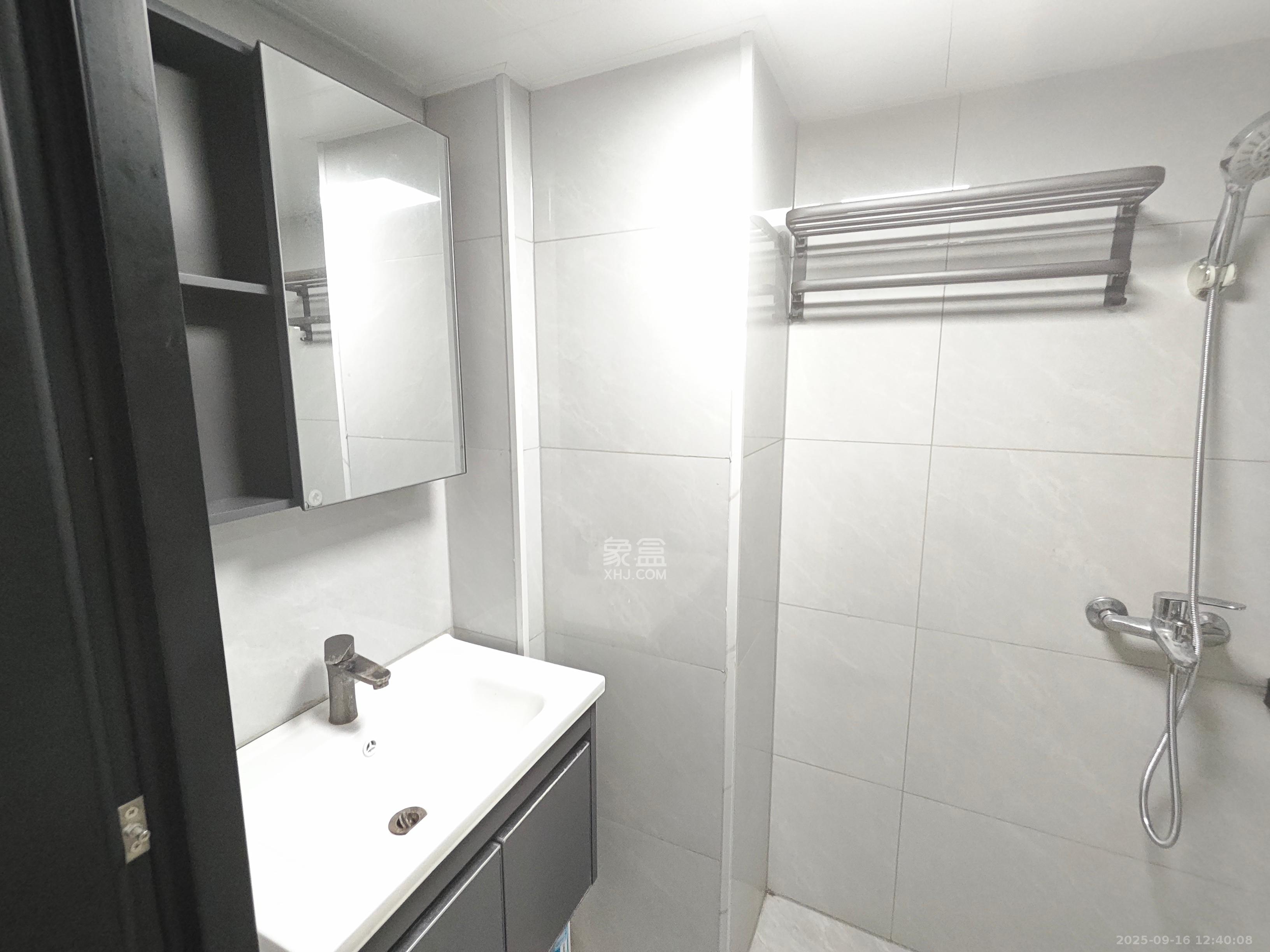 金茂建发泊悦  2室1厅1卫    1800.0元/月室内图