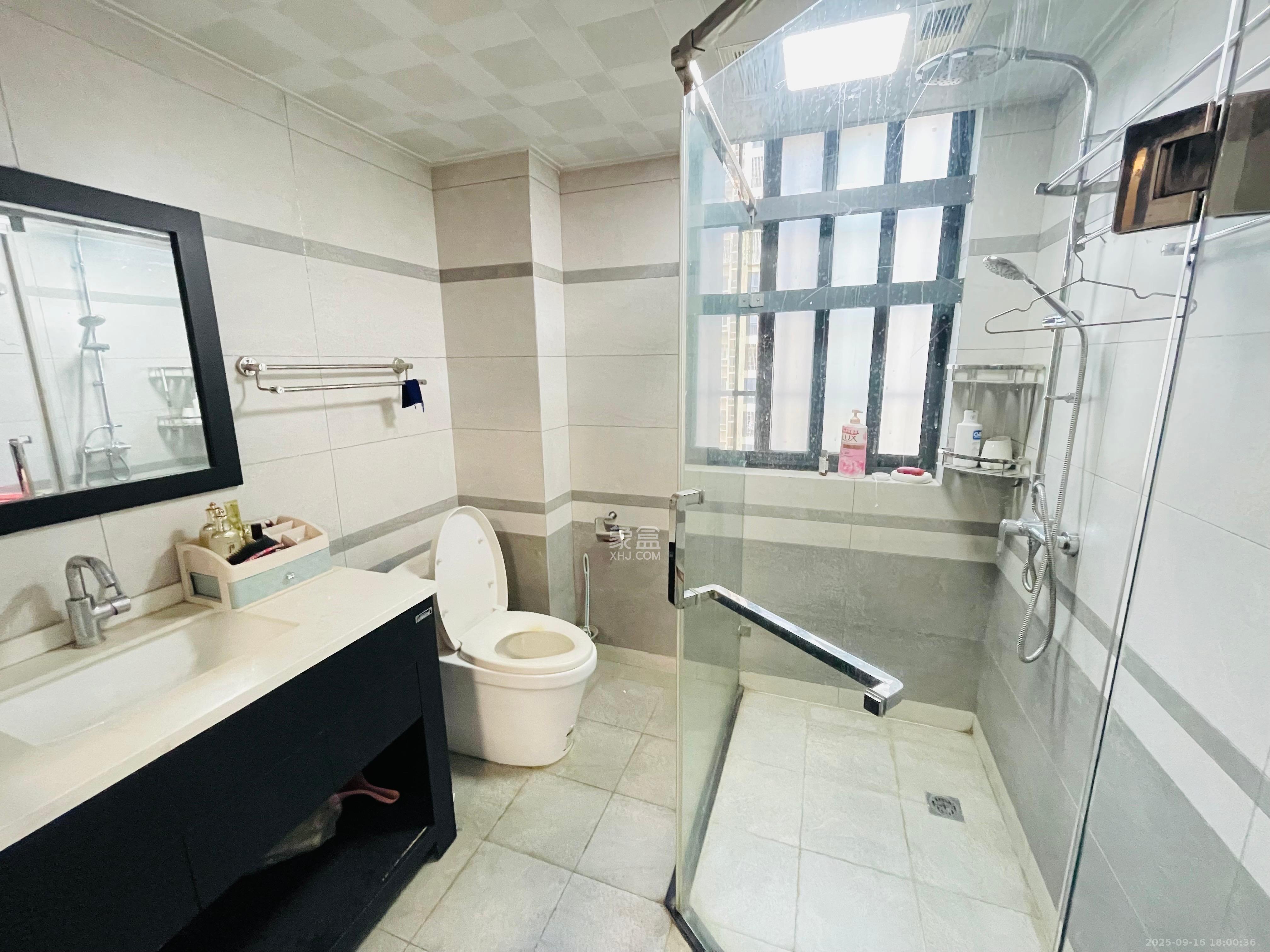 金南家园一期  4室2厅2卫    3000.0元/月室内图