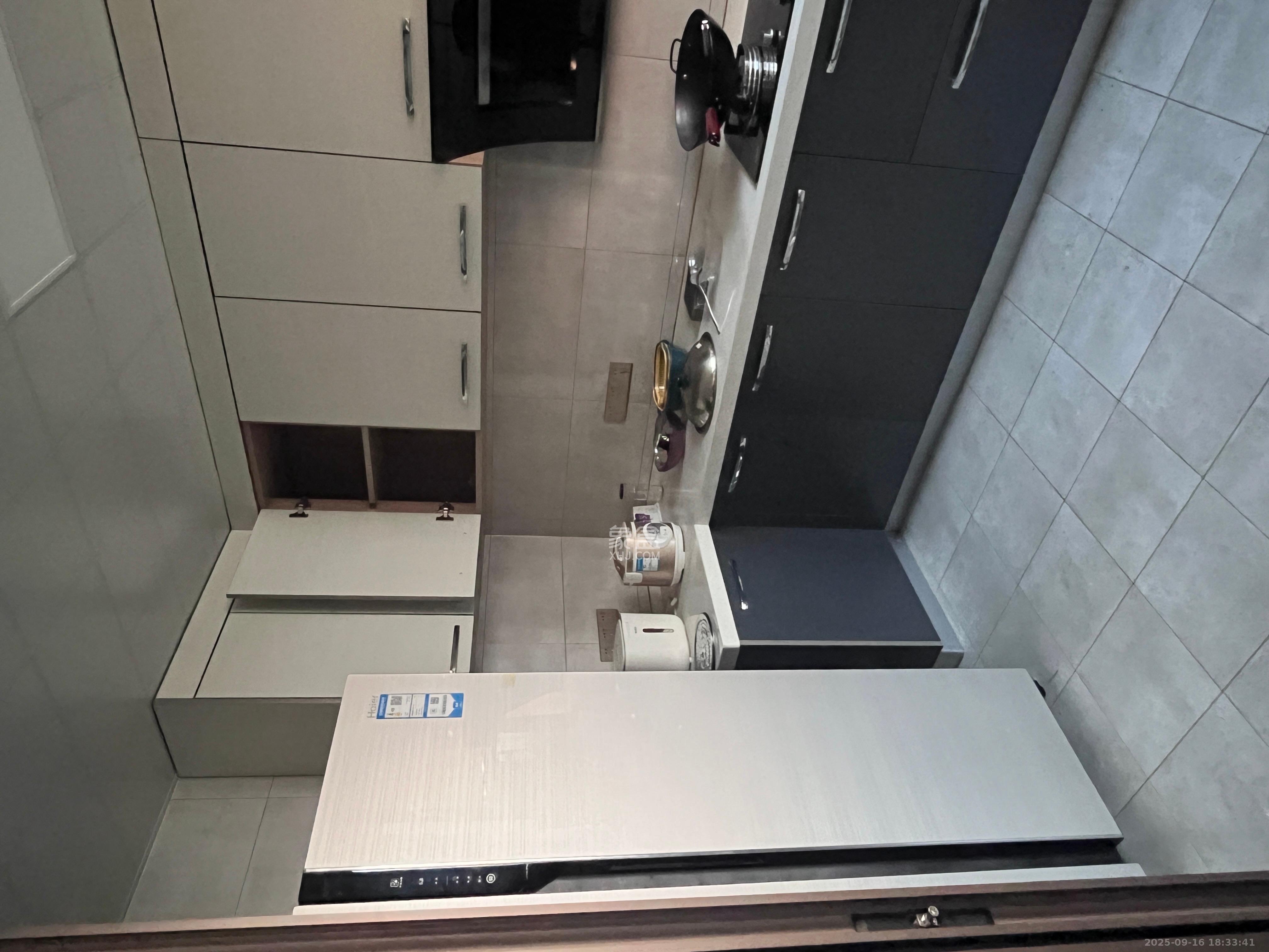 艺源颂雅小区（719街区）  4室2厅2卫    4500.0元/月室内图