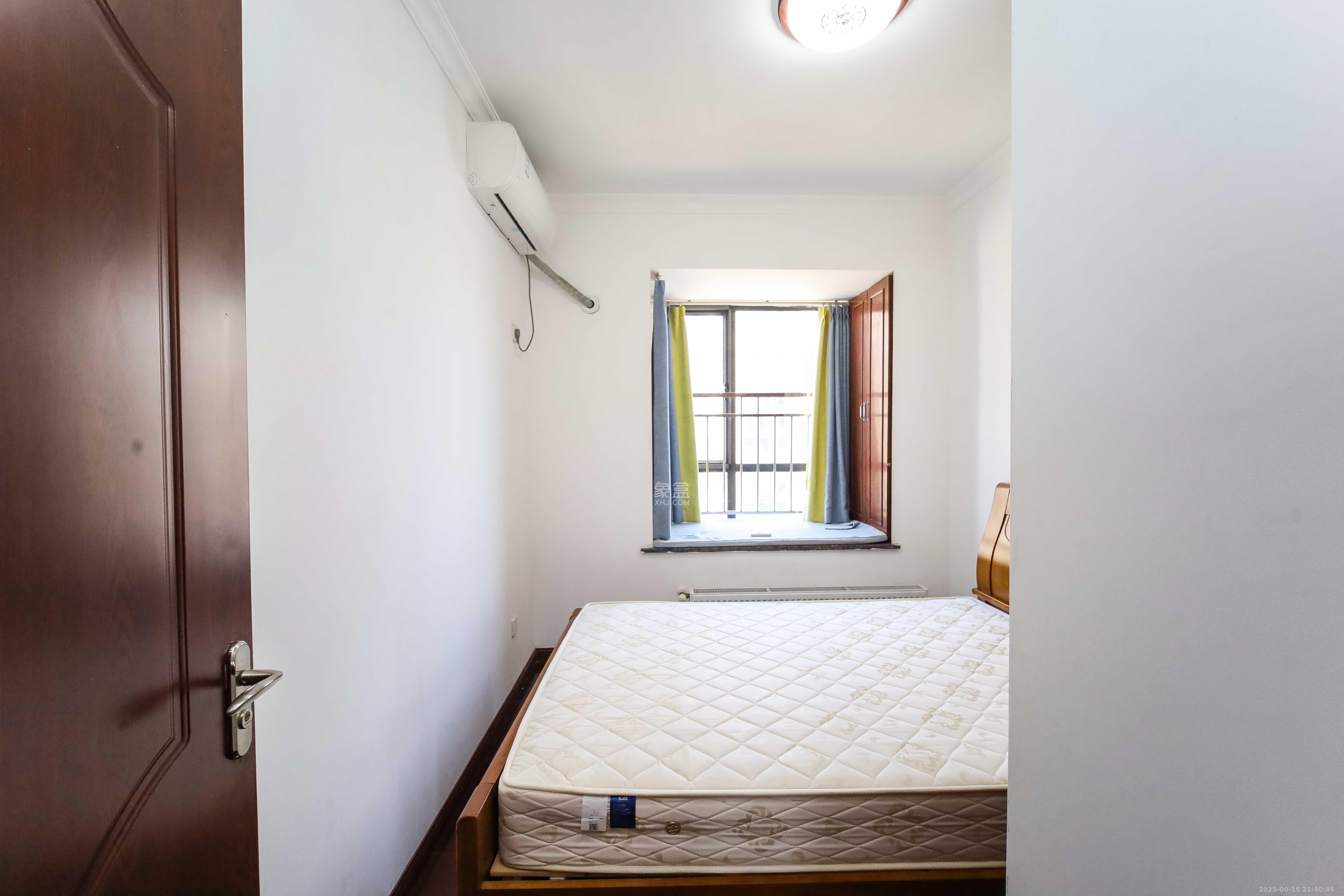 百纳广场（百纳公寓）  3室2厅2卫    122.0万卧室