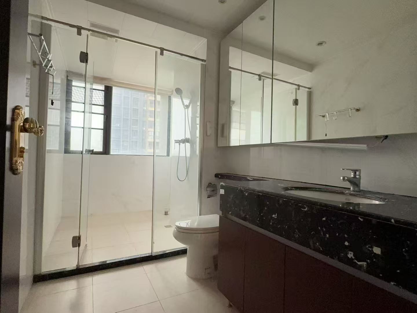 恒大美丽沙天寰湾 3室2厅2卫 4500.0元/月 恒大美丽沙天寰湾 3室2厅2卫 4500.0元/月室内图