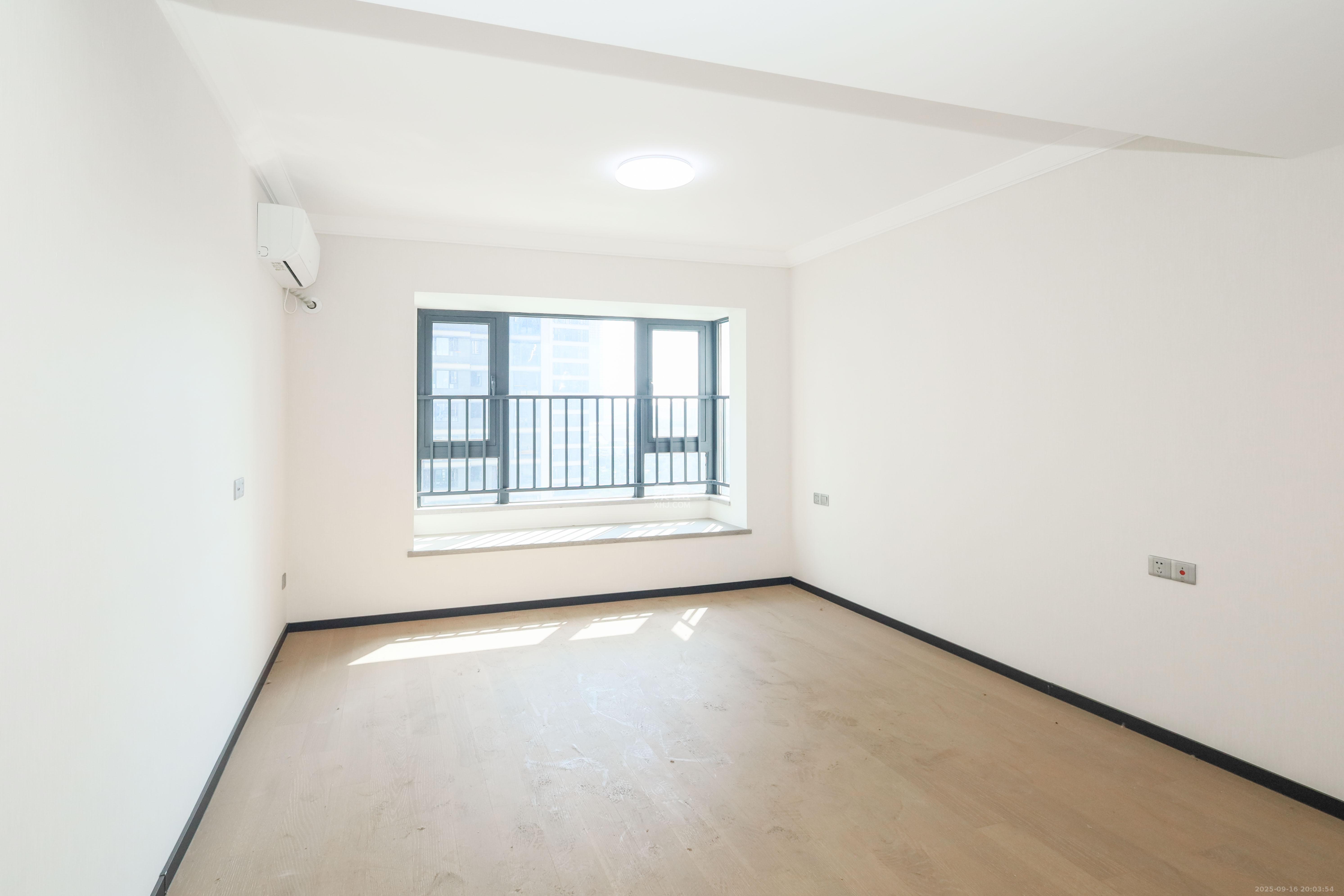 中海阅溪府  4室2厅2卫    190.0万卧室