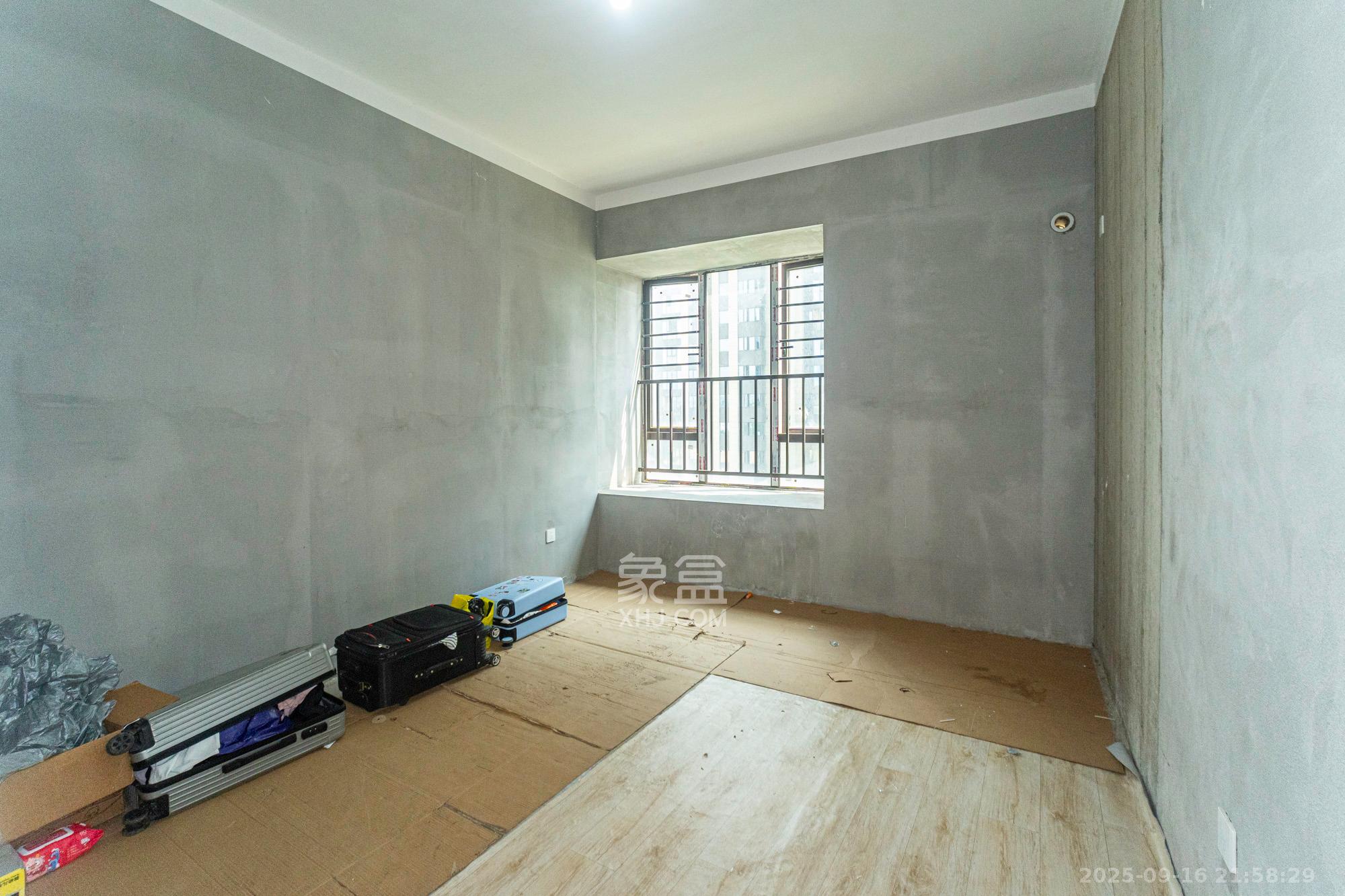 湘域芯城二期  3室2厅2卫    94.8万卧室