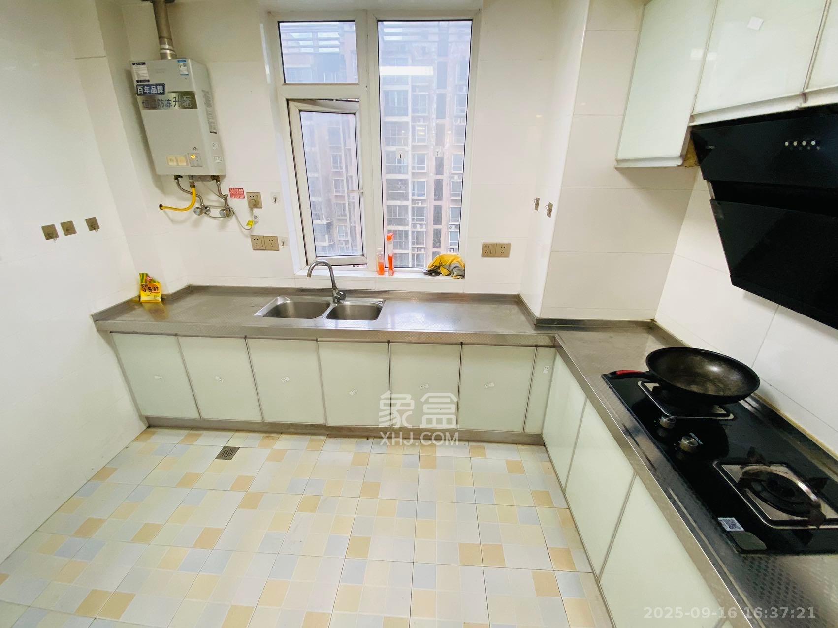 中房F联邦  4室2厅2卫    3200.0元/月室内图