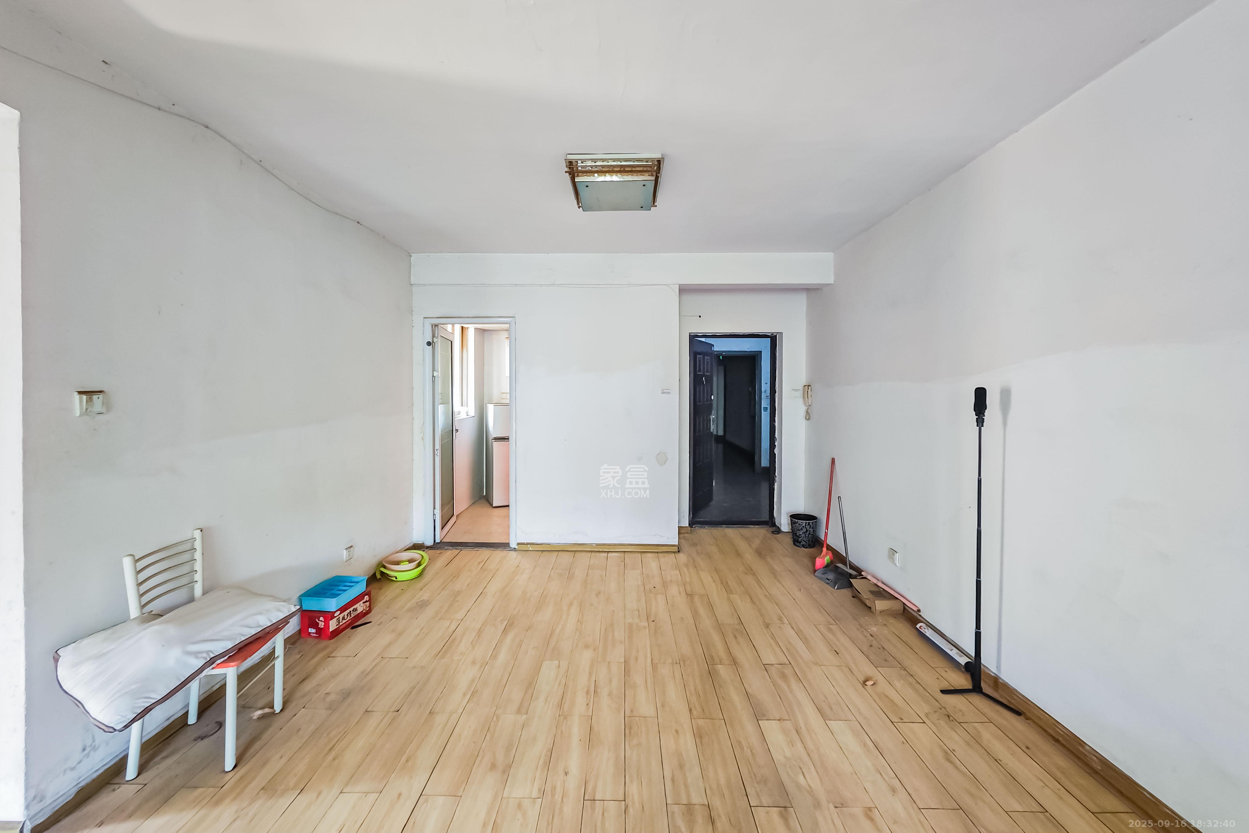 都市馨园  2室2厅1卫    59.8万客厅