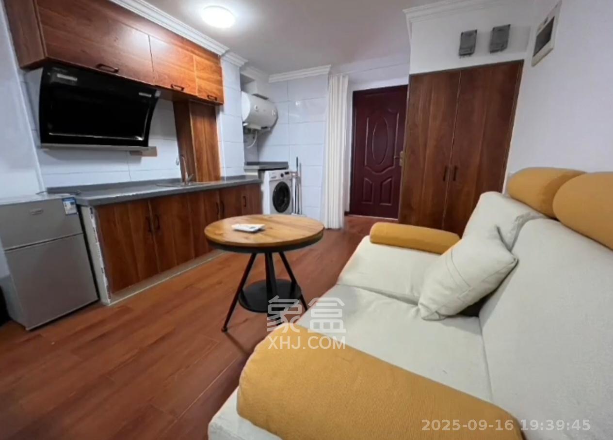 弘坤云寓 1室1厅1卫 1400.0元/月 弘坤云寓 1室1厅1卫 1400.0元/月室内图