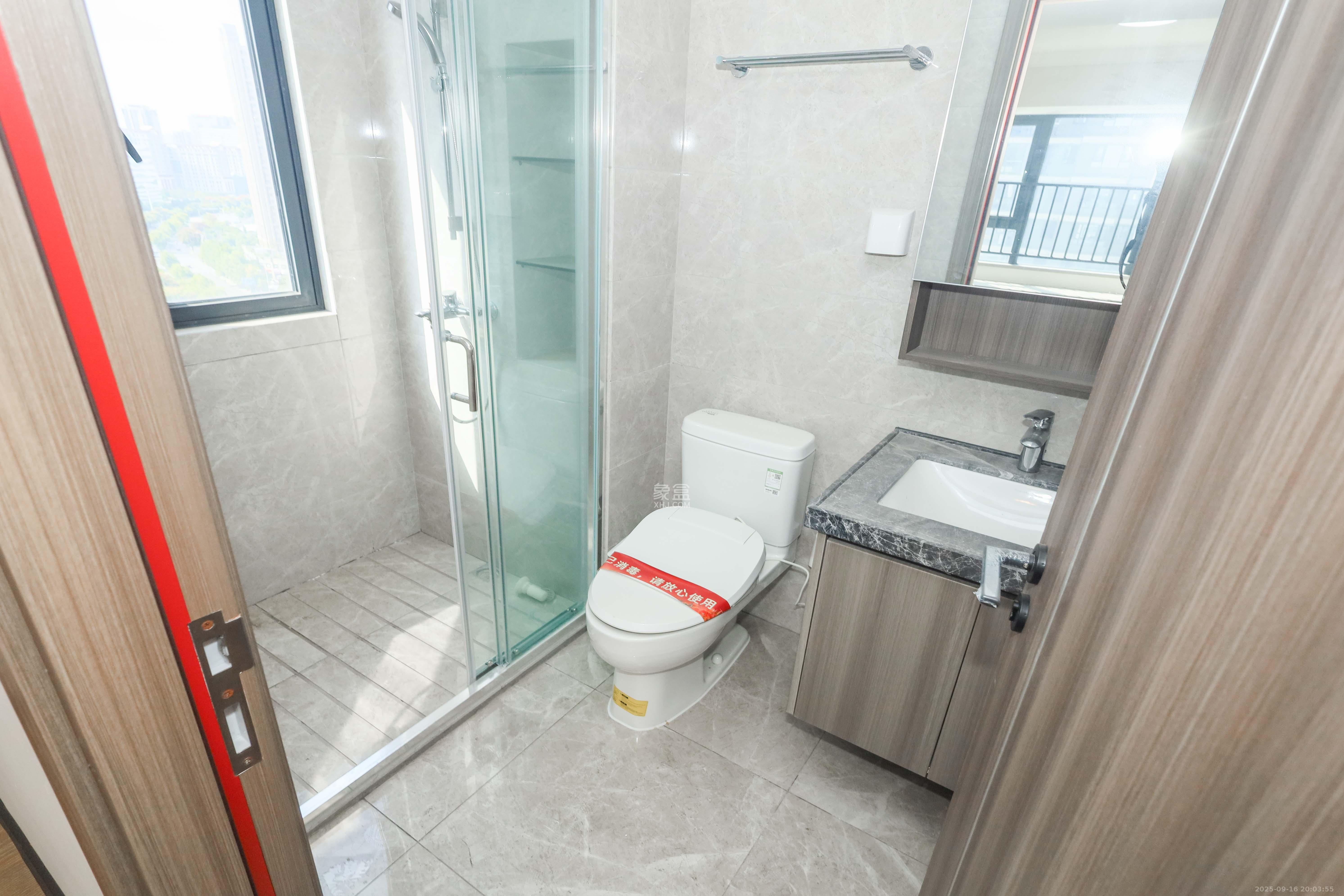 中海阅溪府  4室2厅2卫    190.0万卫生间