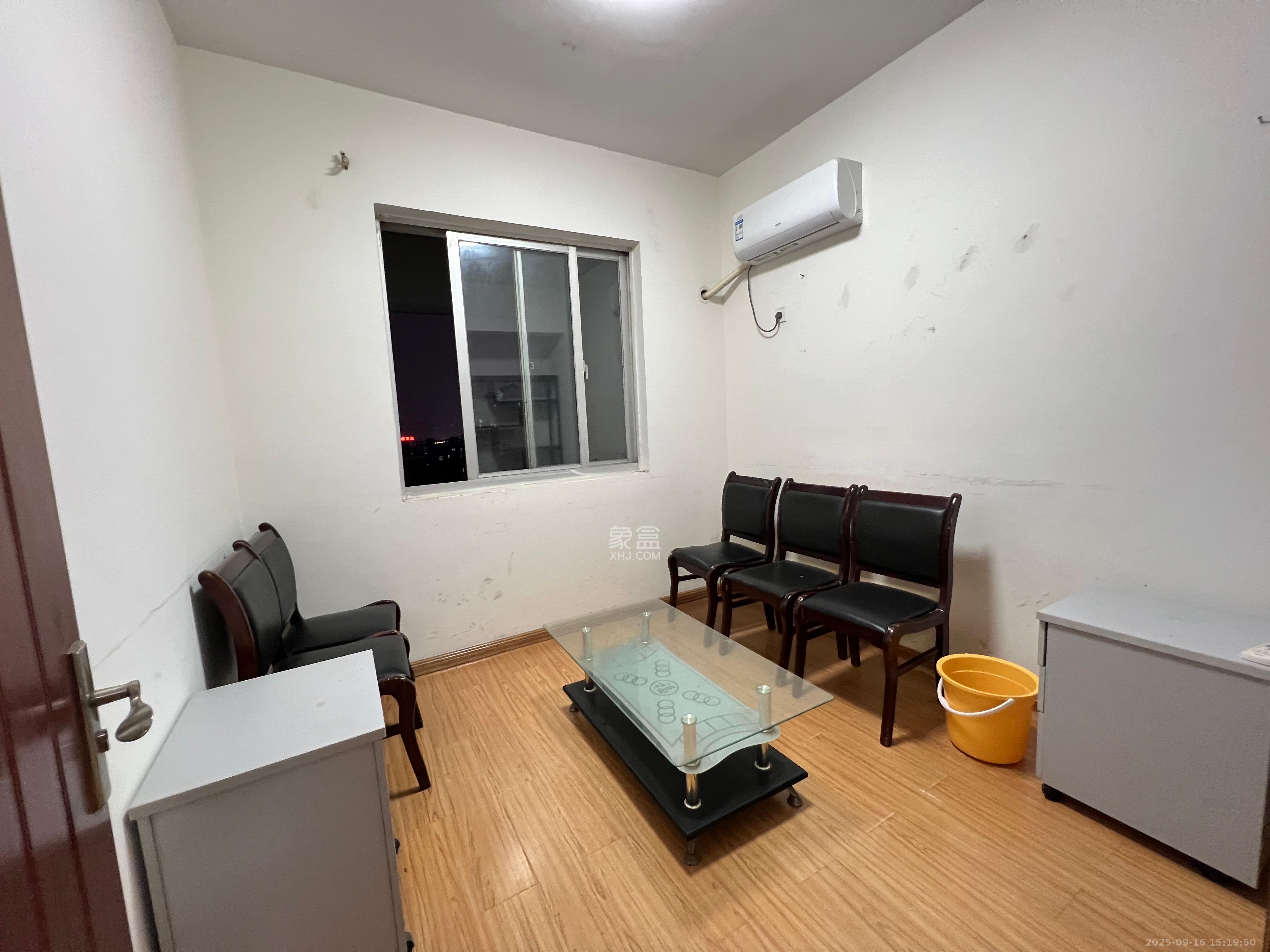 上河国际B座 1室2厅1卫 2200.0元/月 上河国际B座 1室2厅1卫 2200.0元/月室内图