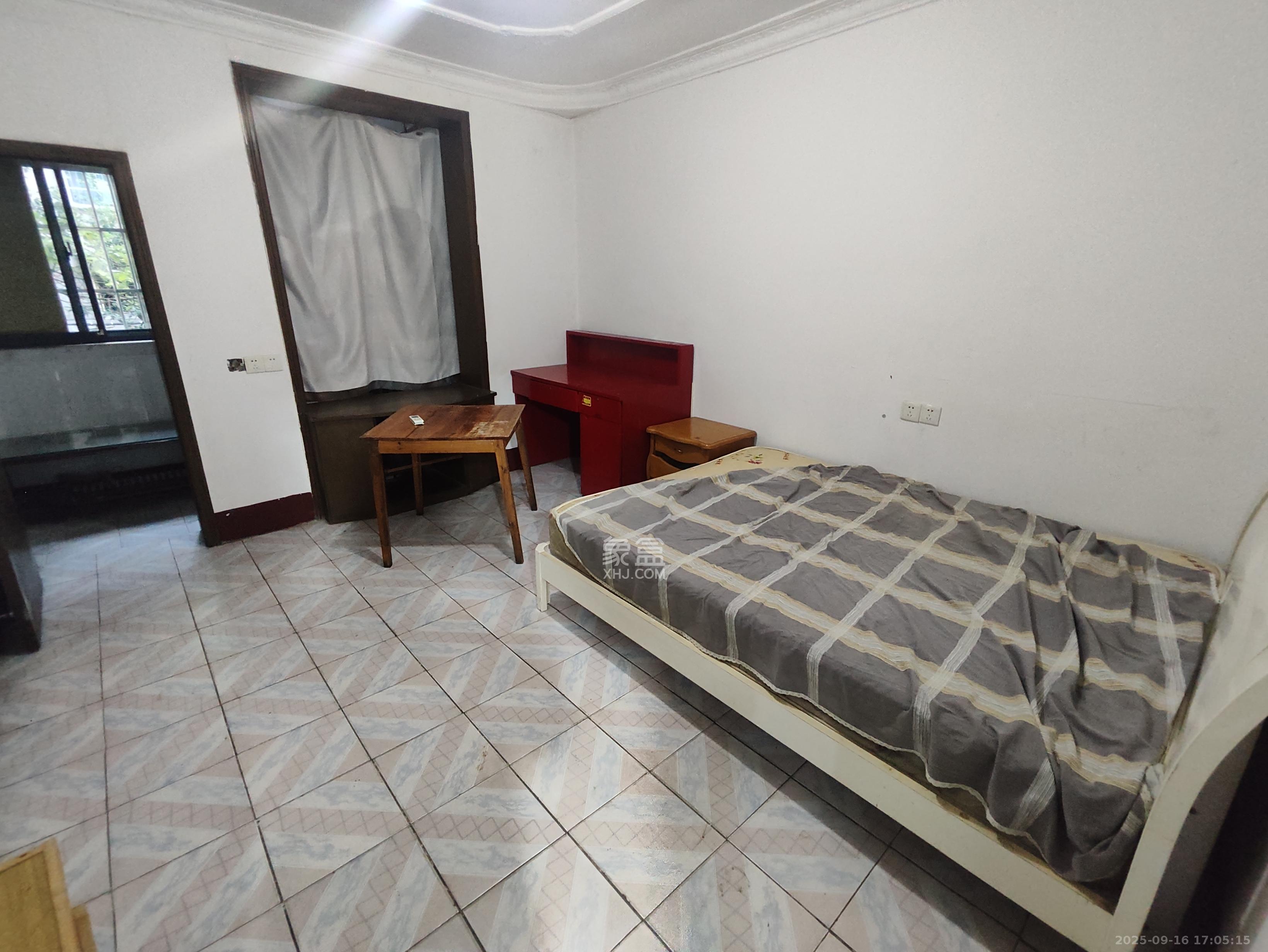 红花坡社区 3室2厅1卫 1350.0元/月 红花坡社区 3室2厅1卫 1350.0元/月室内图