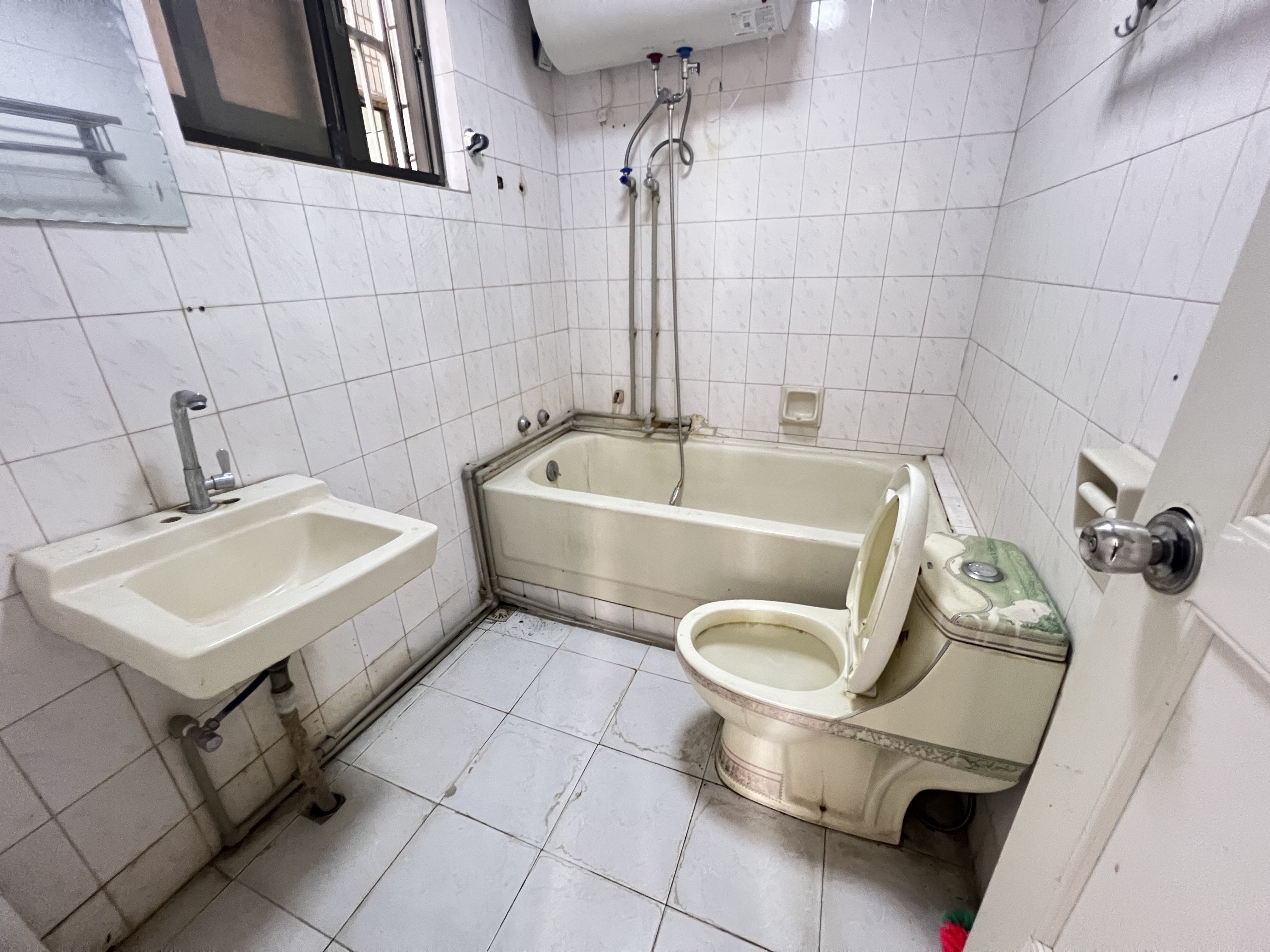 富豪大厦(富豪花园)  3室2厅1卫    2300.0元/月室内图