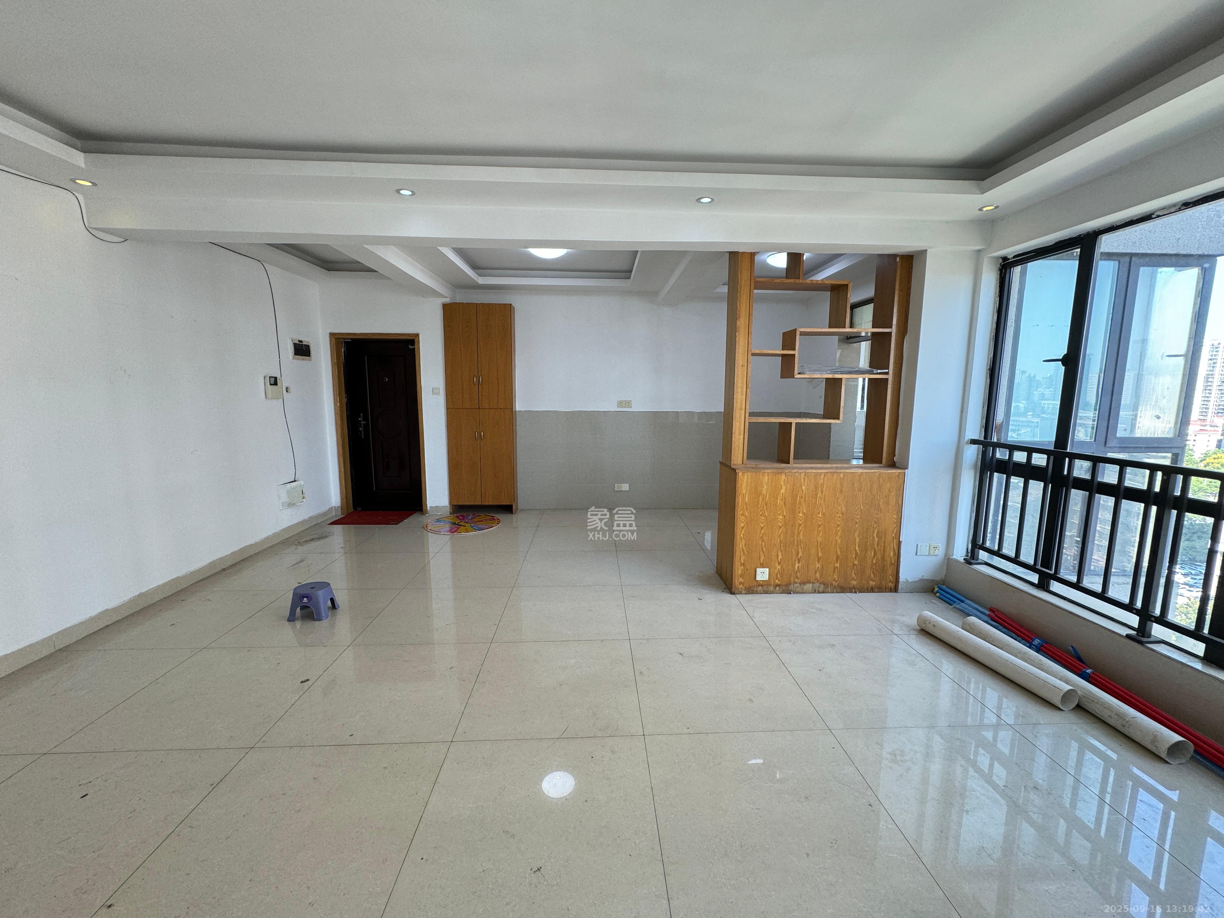 湘腾城市广场  3室2厅1卫    3200.0元/月室内图