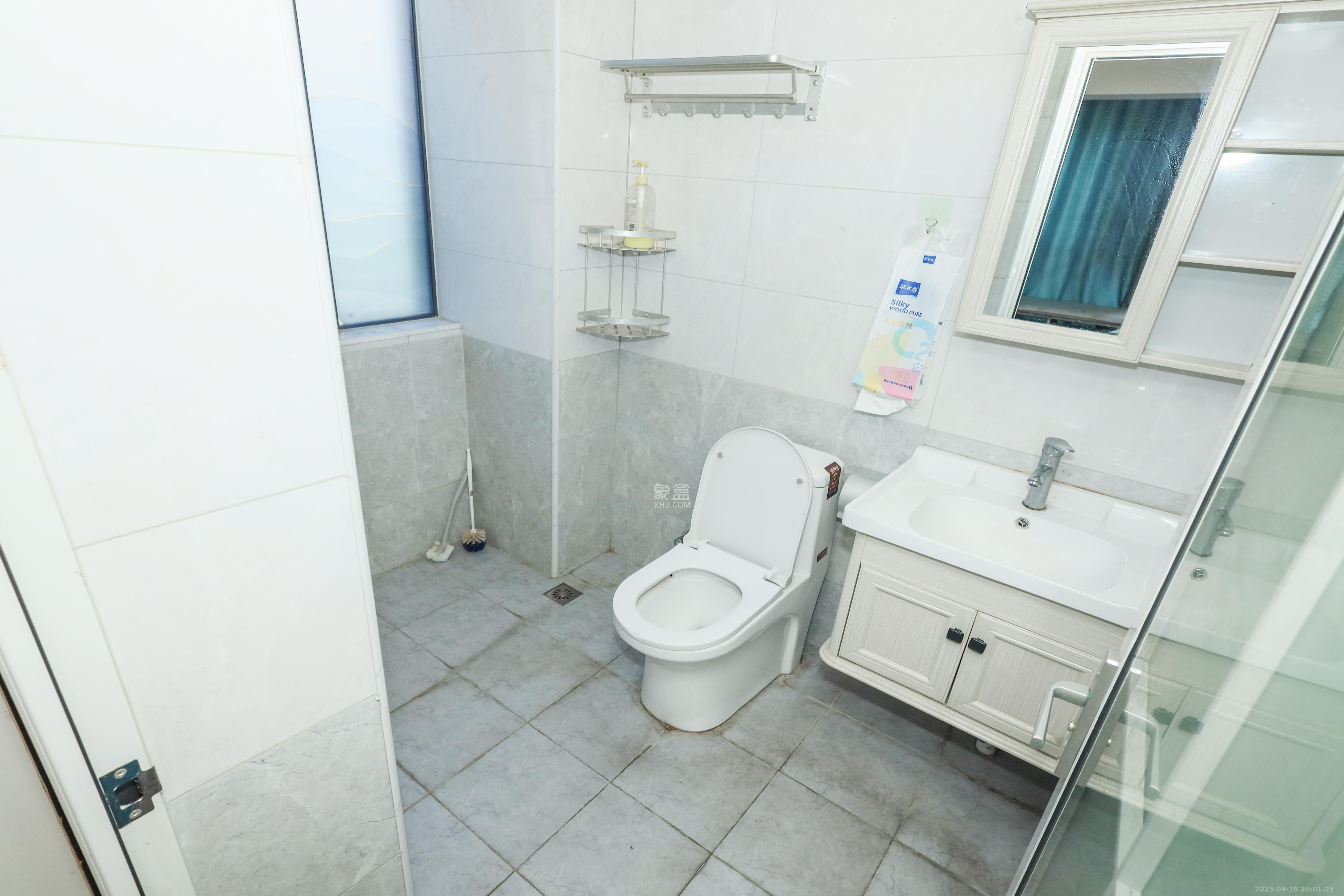 润芳园 4室2厅2卫 115.0万 润芳园 4室2厅2卫 115.0万卫生间