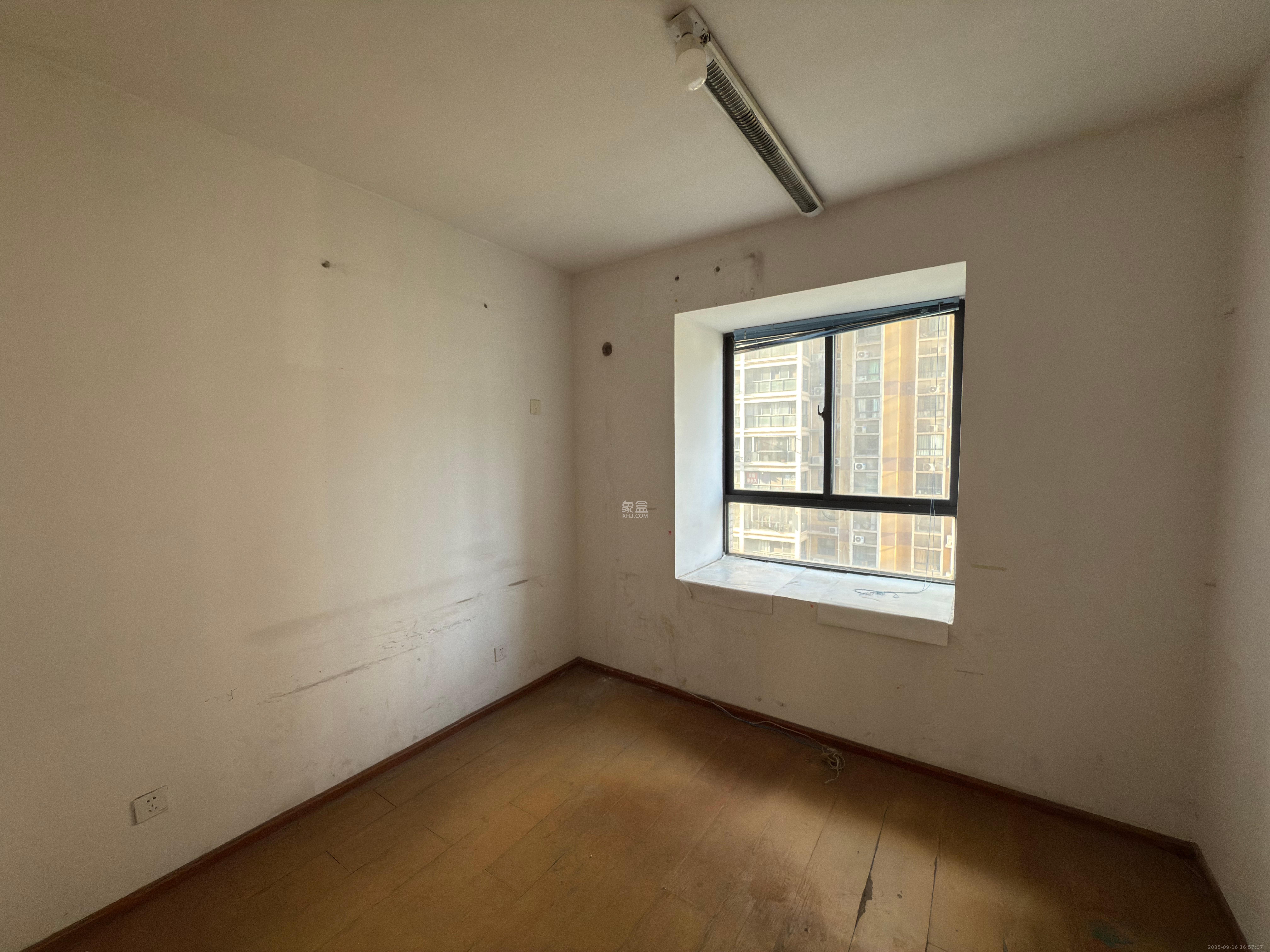 锦湘国际星城三期(锦绣苑) 3室2厅2卫 2180.0元/月 锦湘国际星城三期(锦绣苑) 3室2厅2卫 2180.0元/月室内图