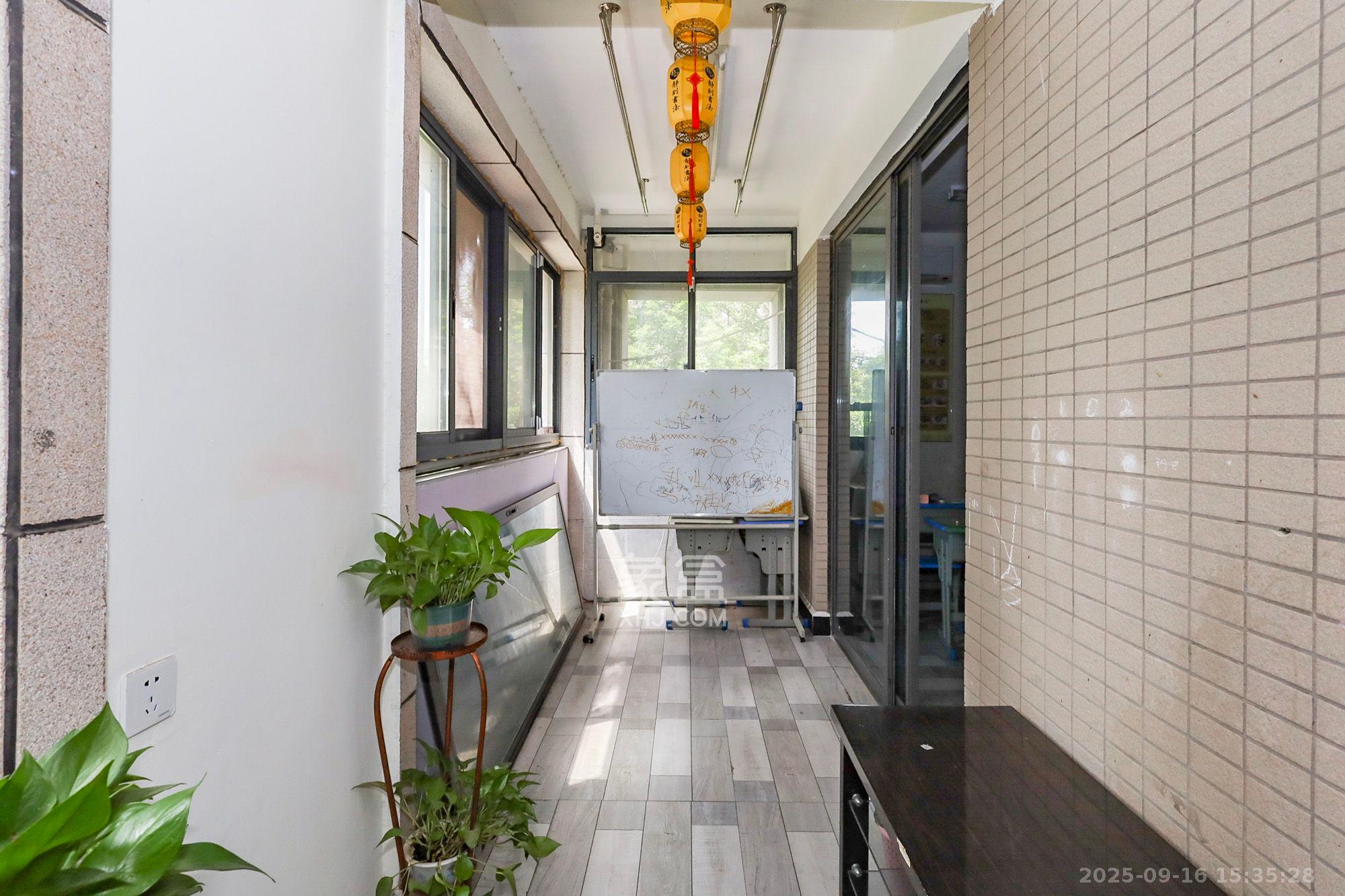 八方小区C区  3室2厅2卫    4000.0元/月室内图