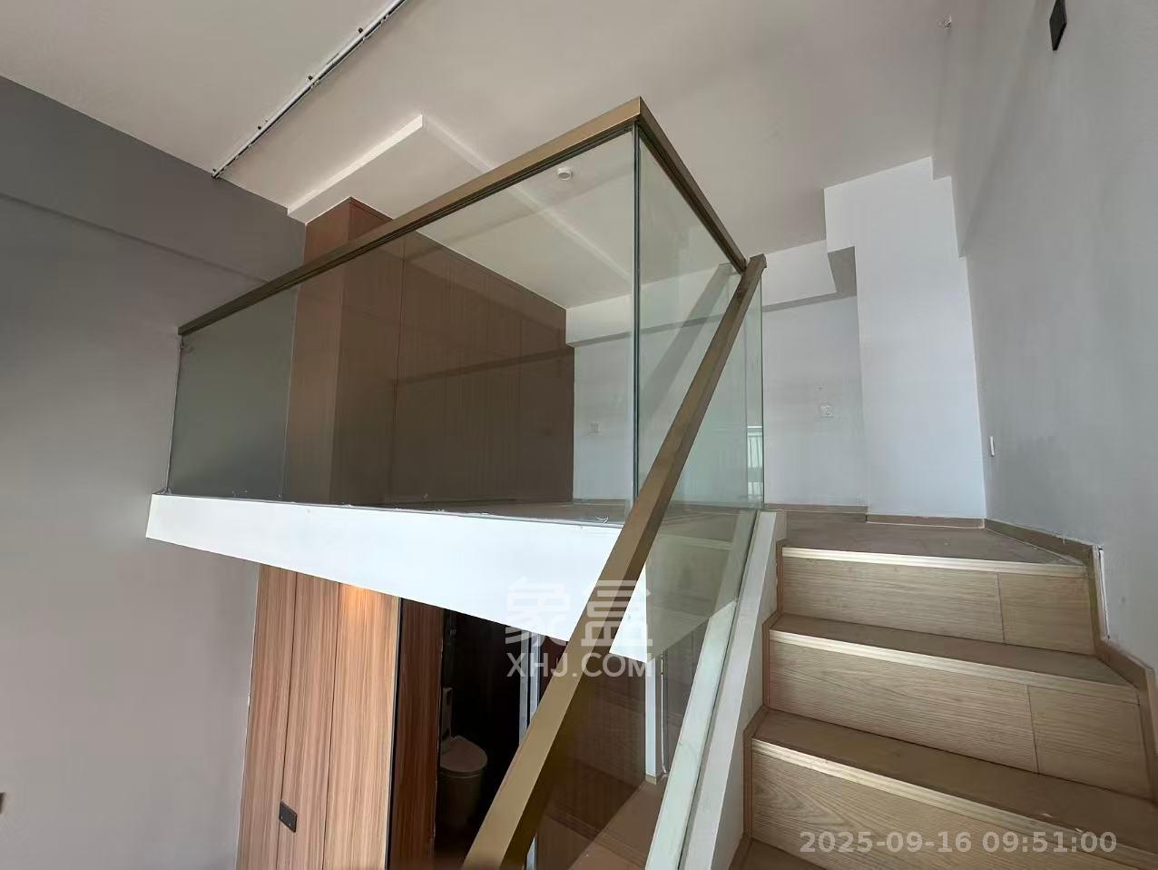 绿地商务广场  1室1厅1卫    2000.0元/月室内图