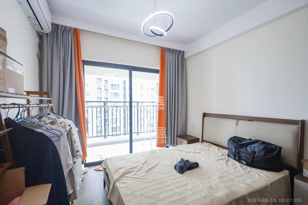 滨江府1913 4室2厅2卫 248.0万 滨江府1913 4室2厅2卫 248.0万卧室