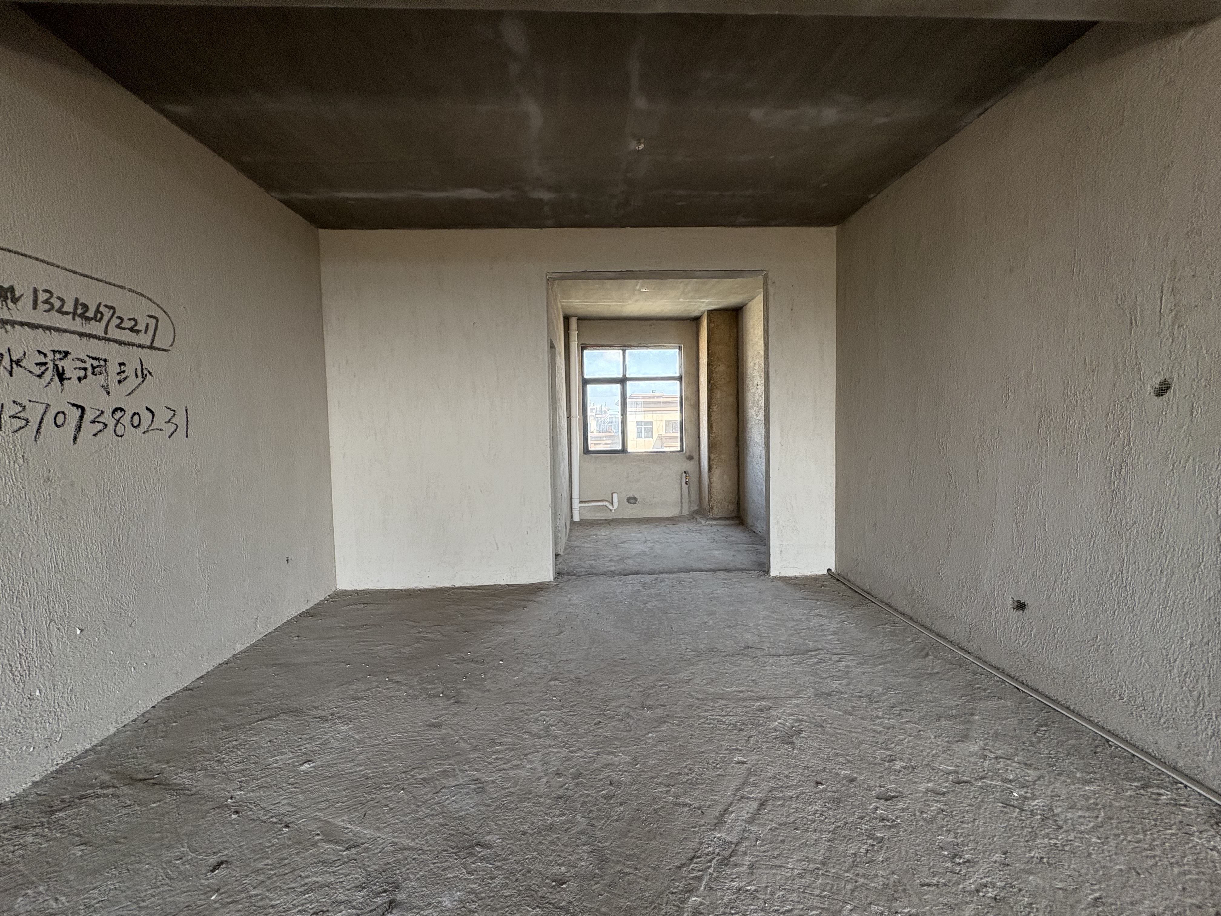 和泰家园 4室2厅2卫 80.0万 和泰家园 4室2厅2卫 80.0万客厅