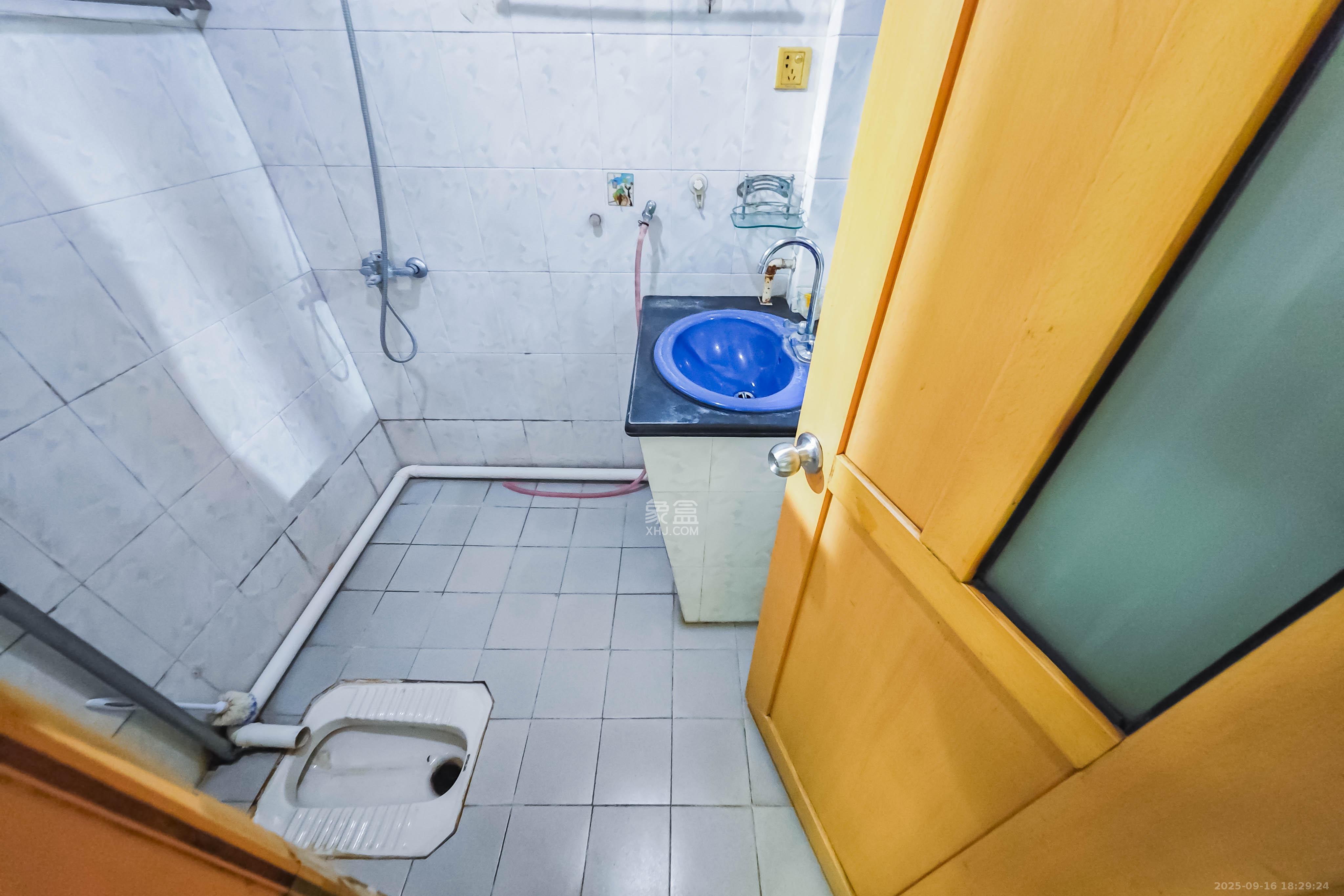 中南家园  3室2厅1卫    48.0万卫生间