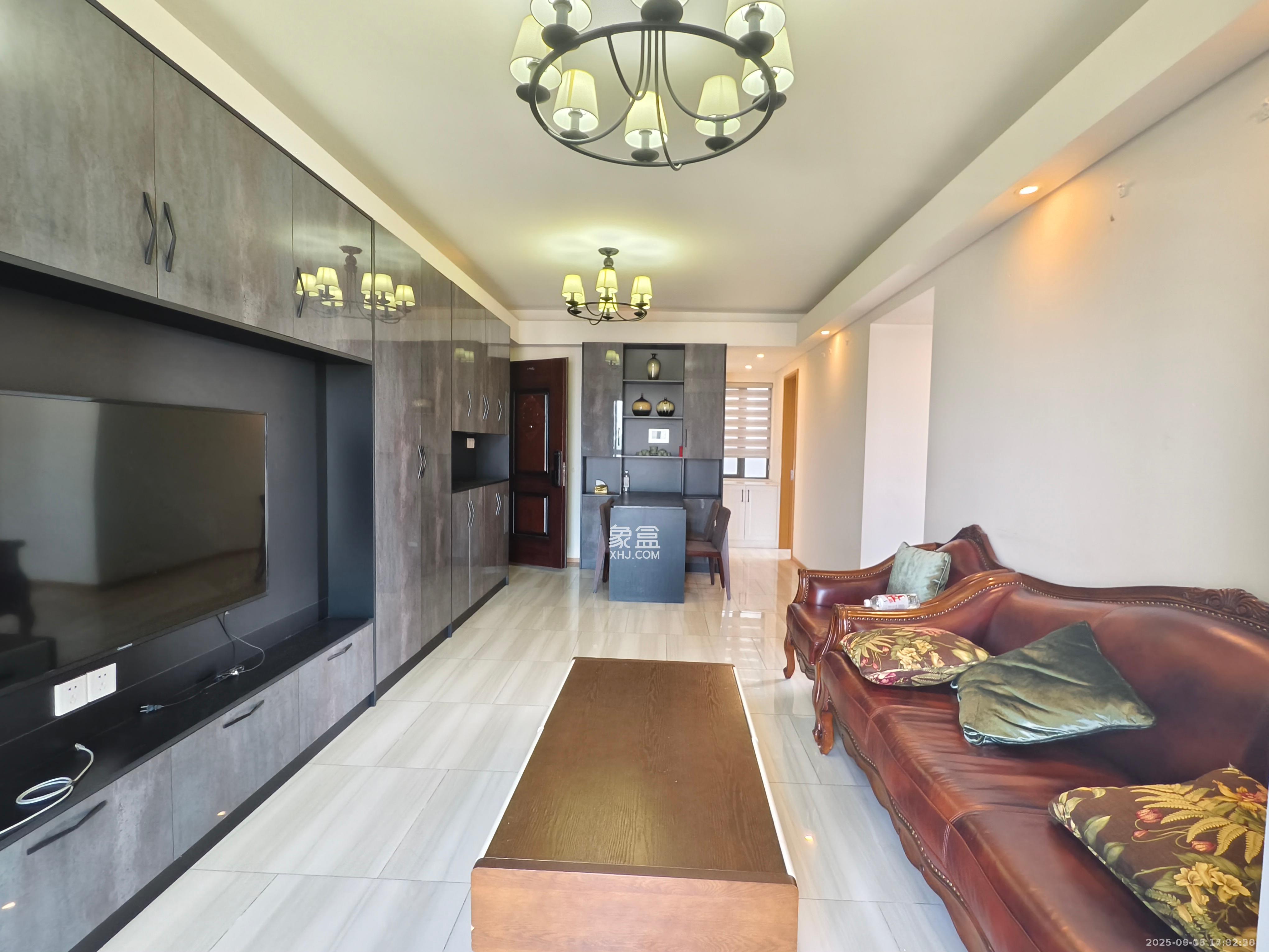 阳光100一期、四五期 2室2厅1卫 2500.0元/月 阳光100一期、四五期 2室2厅1卫 2500.0元/月室内图