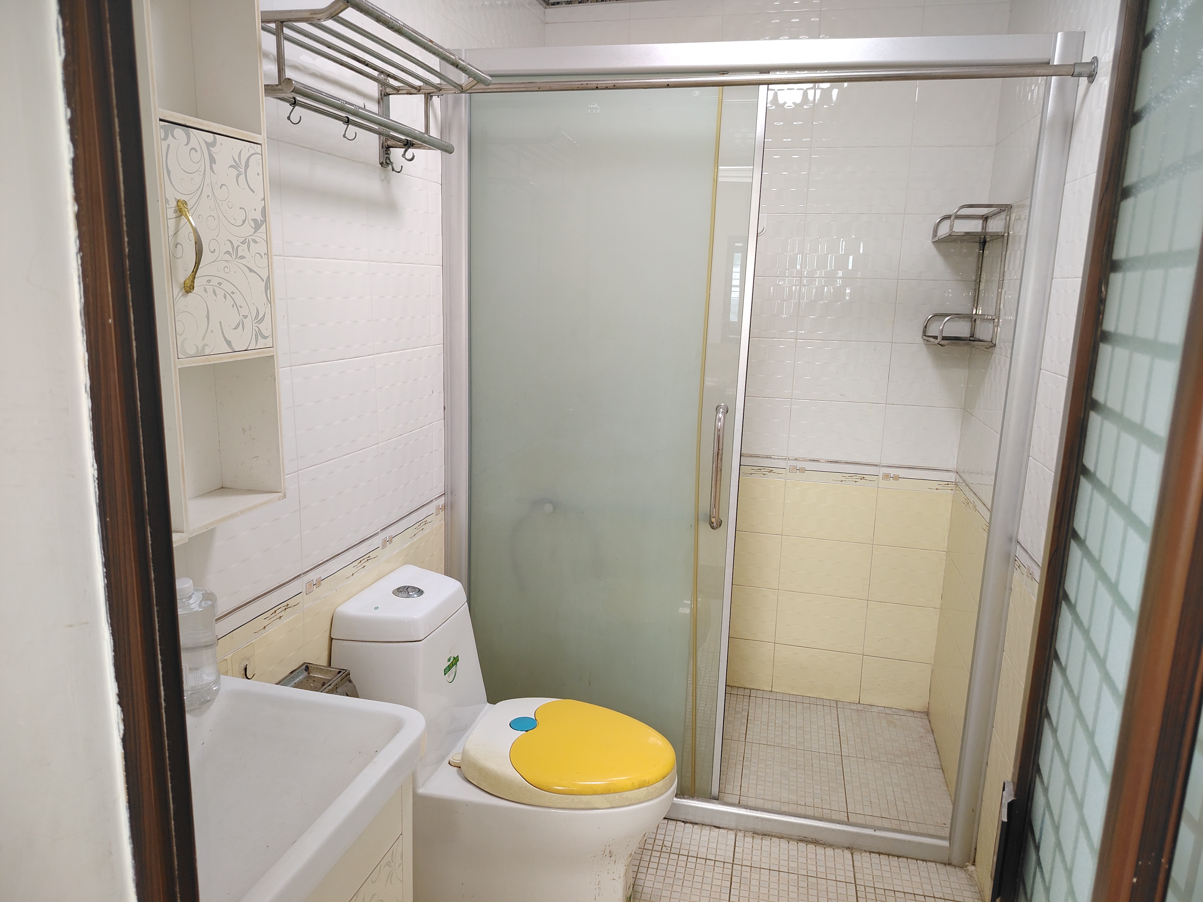 顺发新村 4室2厅2卫 2600.0元/月 顺发新村 4室2厅2卫 2600.0元/月室内图