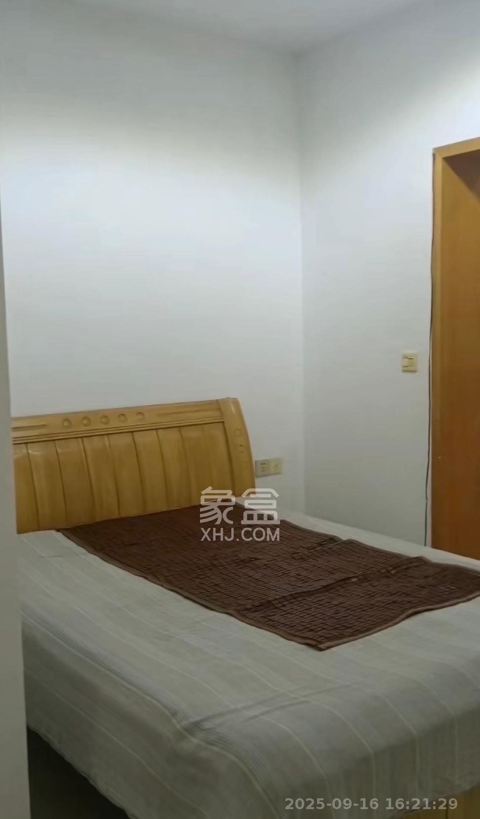 左岸右岸  1室1厅1卫    1500.0元/月室内图