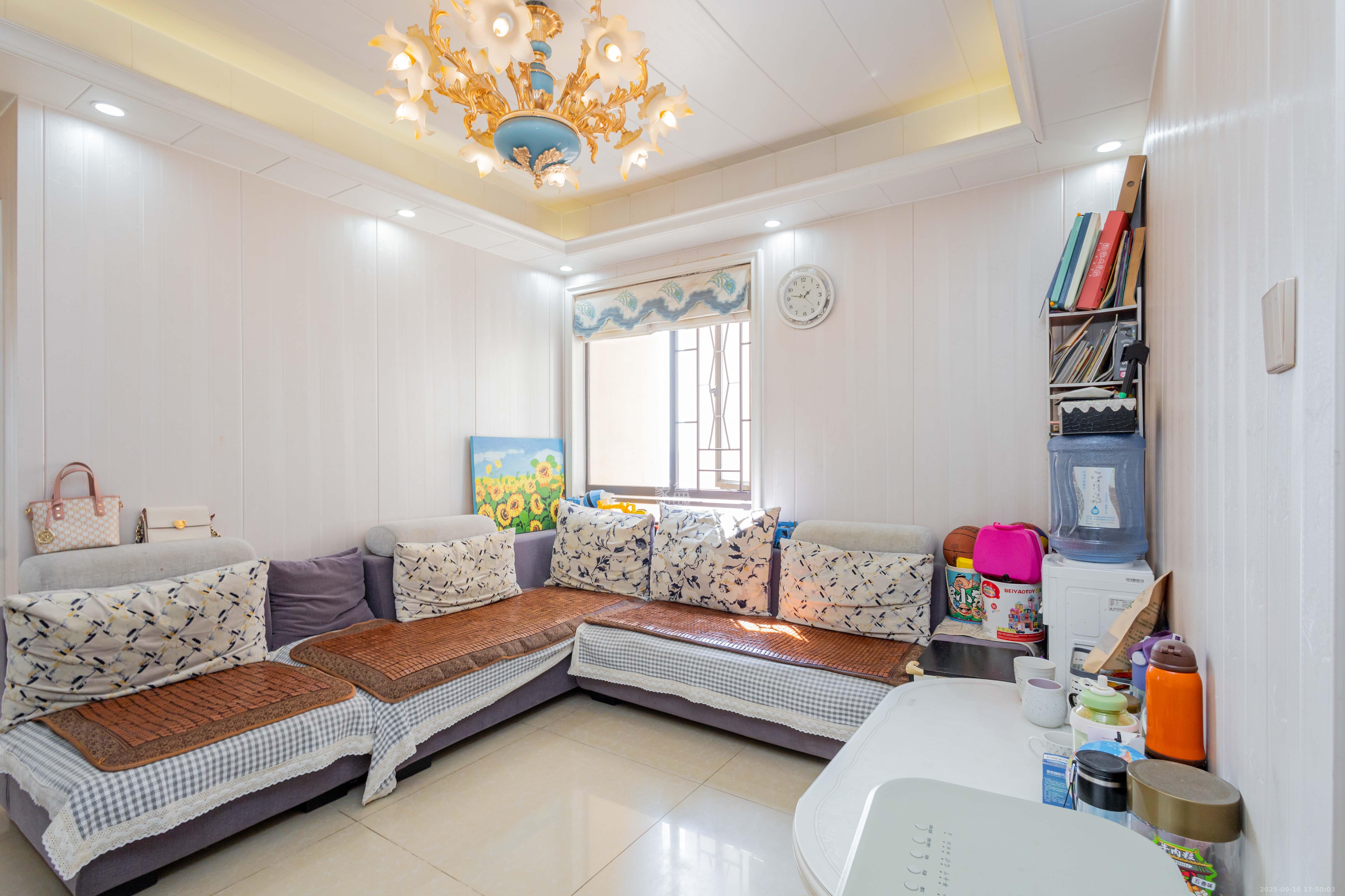 旭辉华庭  2室1厅1卫    39.0万客厅