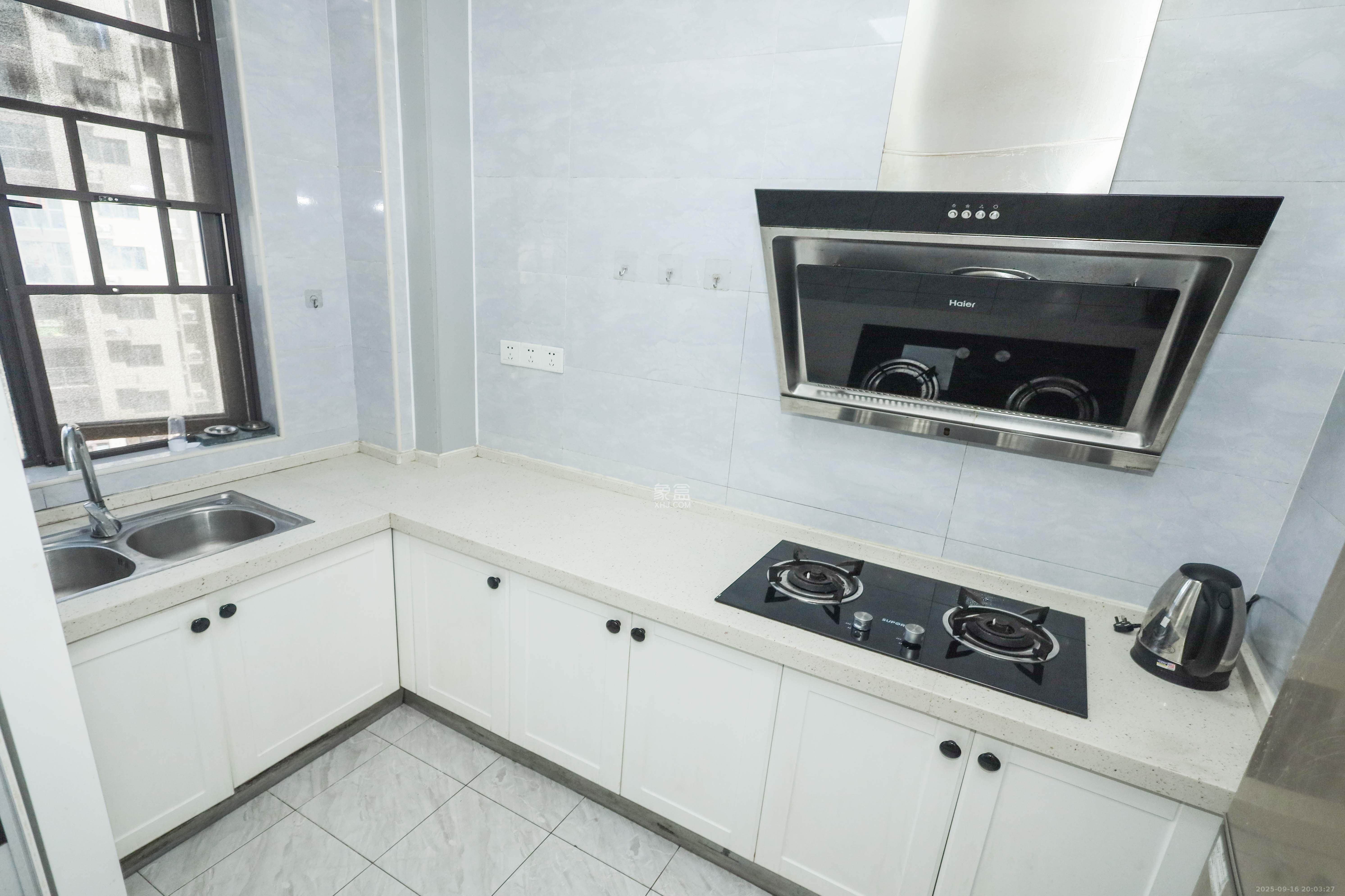 中国铁建梅溪青秀二期  4室2厅2卫    142.0万厨房