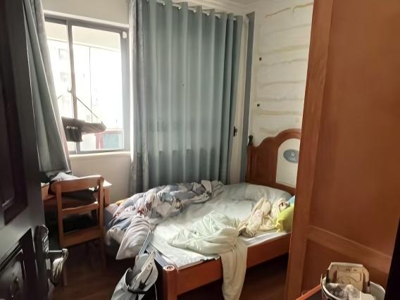 绿地海长流三期  5室2厅2卫    150.68万室内图