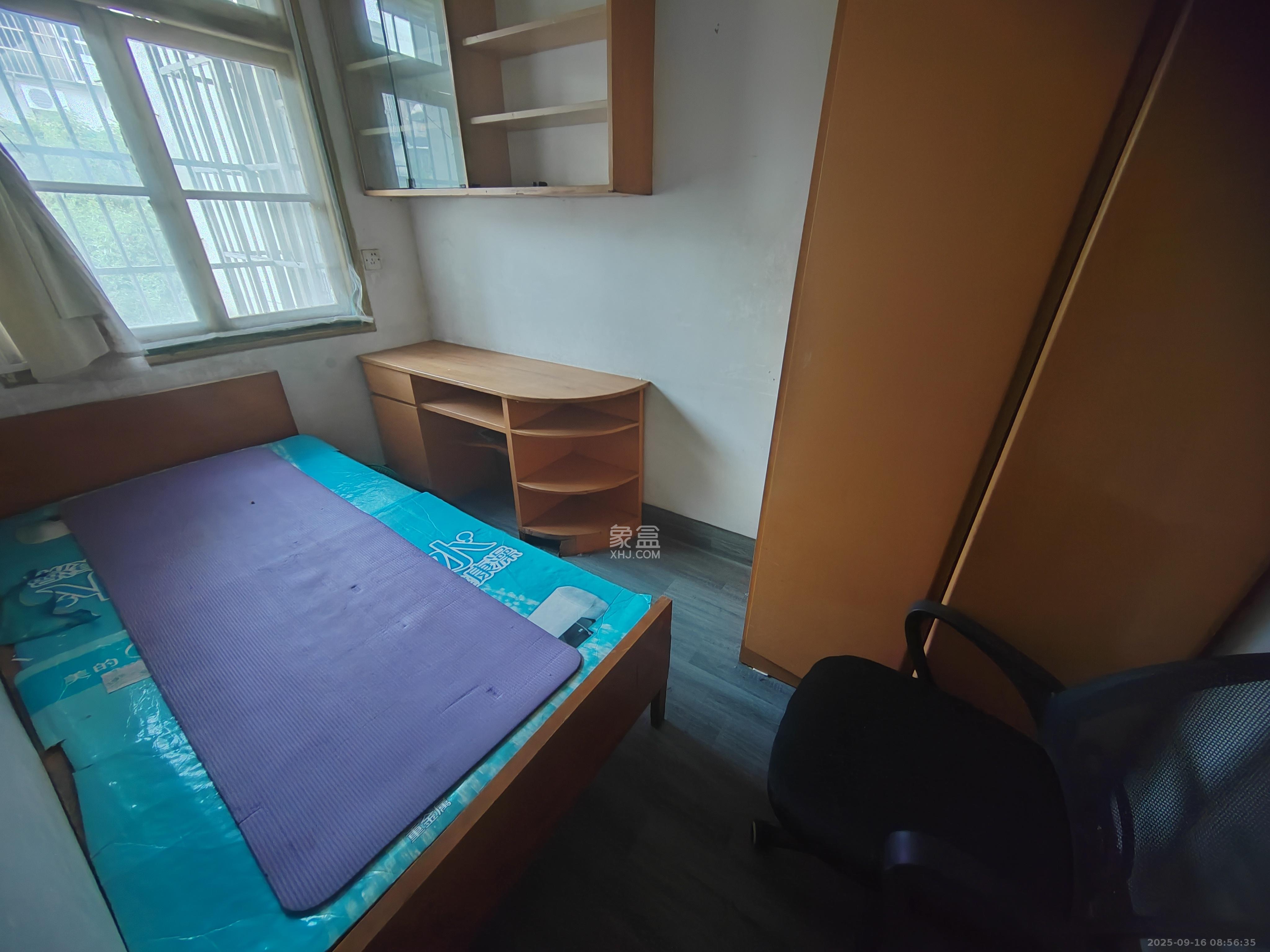 红花坡社区  3室1厅1卫    1000.0元/月室内图