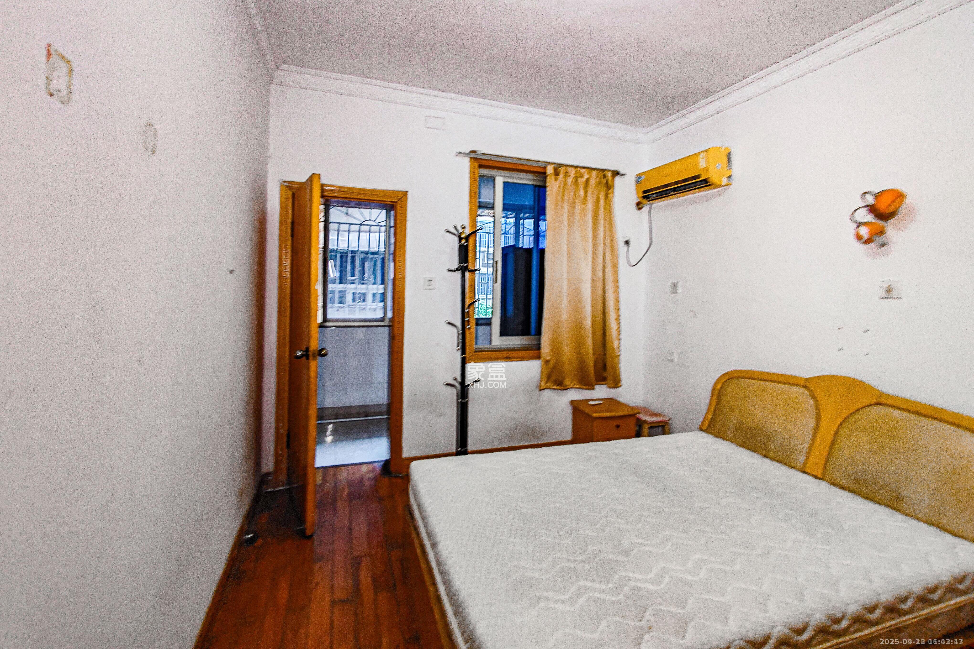 刑警之家  3室2厅2卫    1600.0元/月室内图