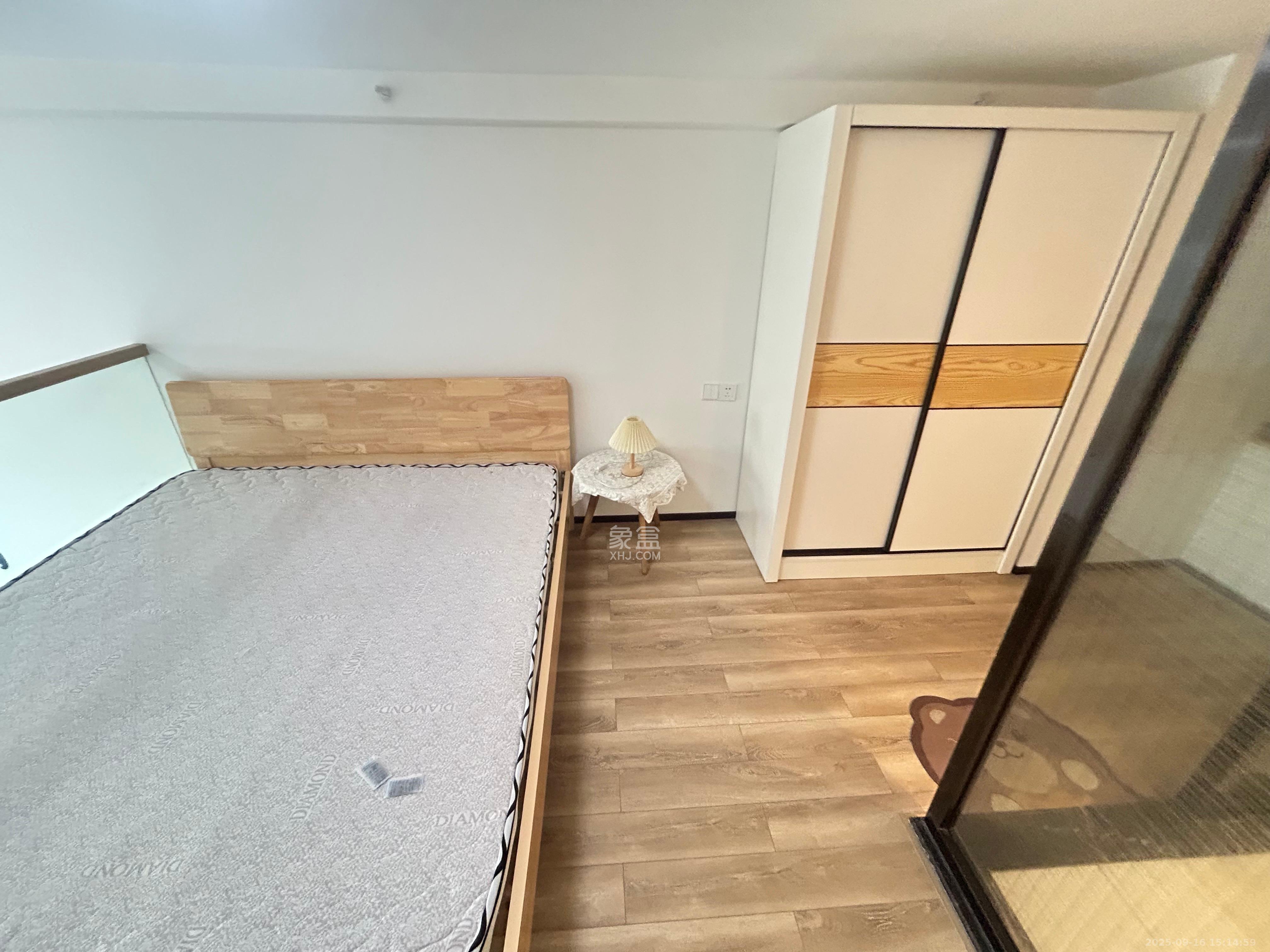 藏珑湖上公馆  1室1厅1卫    2000.0元/月室内图