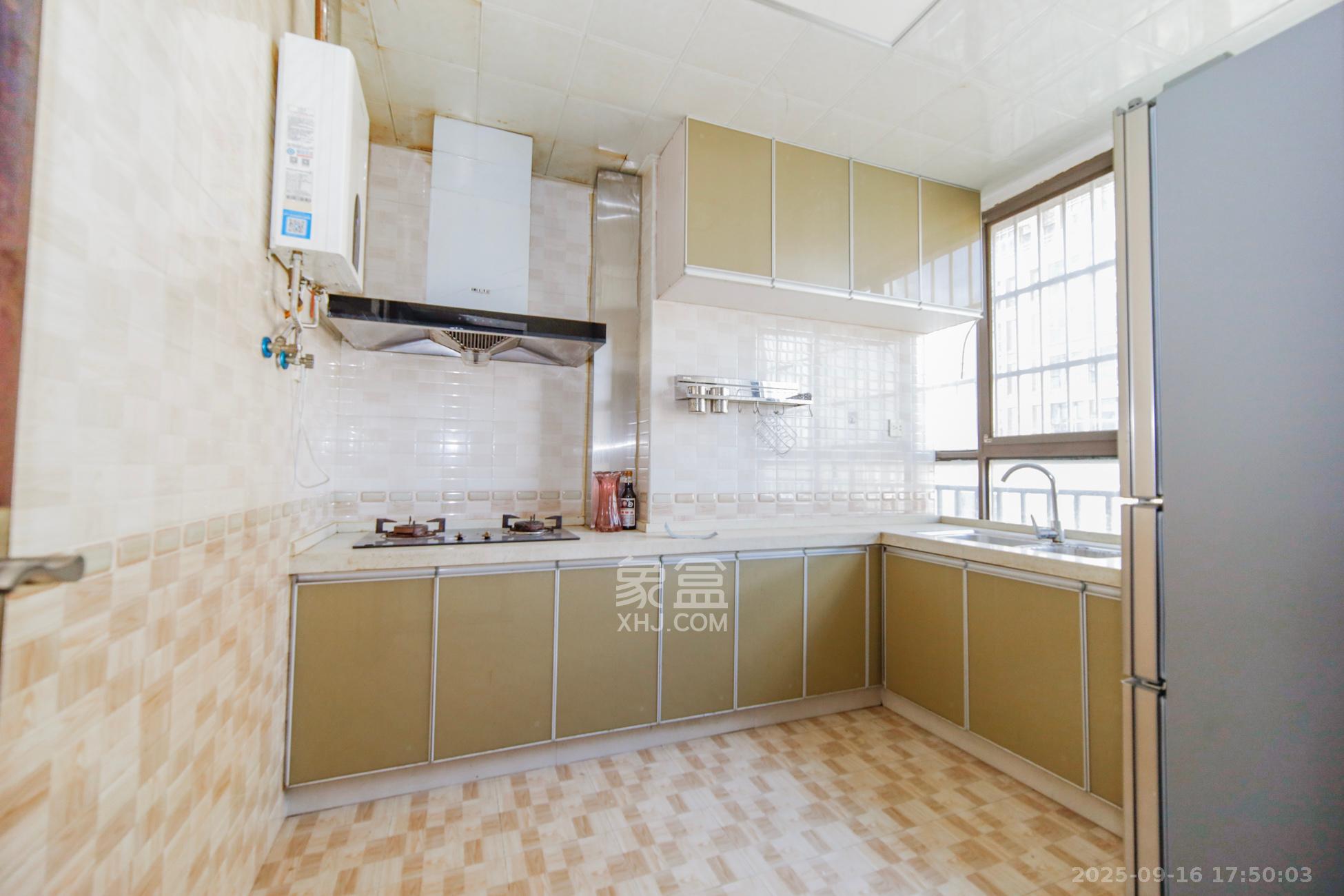 万象美域  4室2厅2卫    92.0万厨房