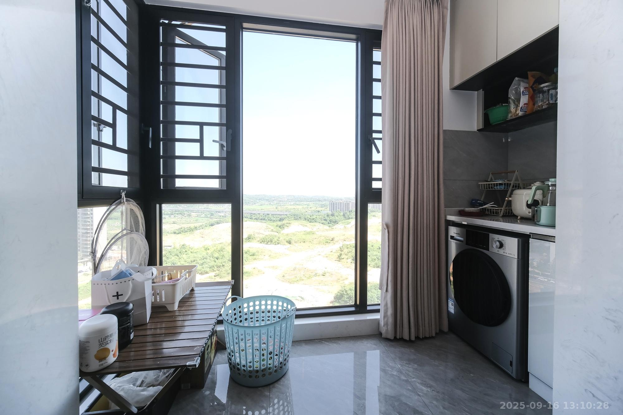 保利香槟国际 4室2厅2卫 103.0万 保利香槟国际 4室2厅2卫 103.0万阳台