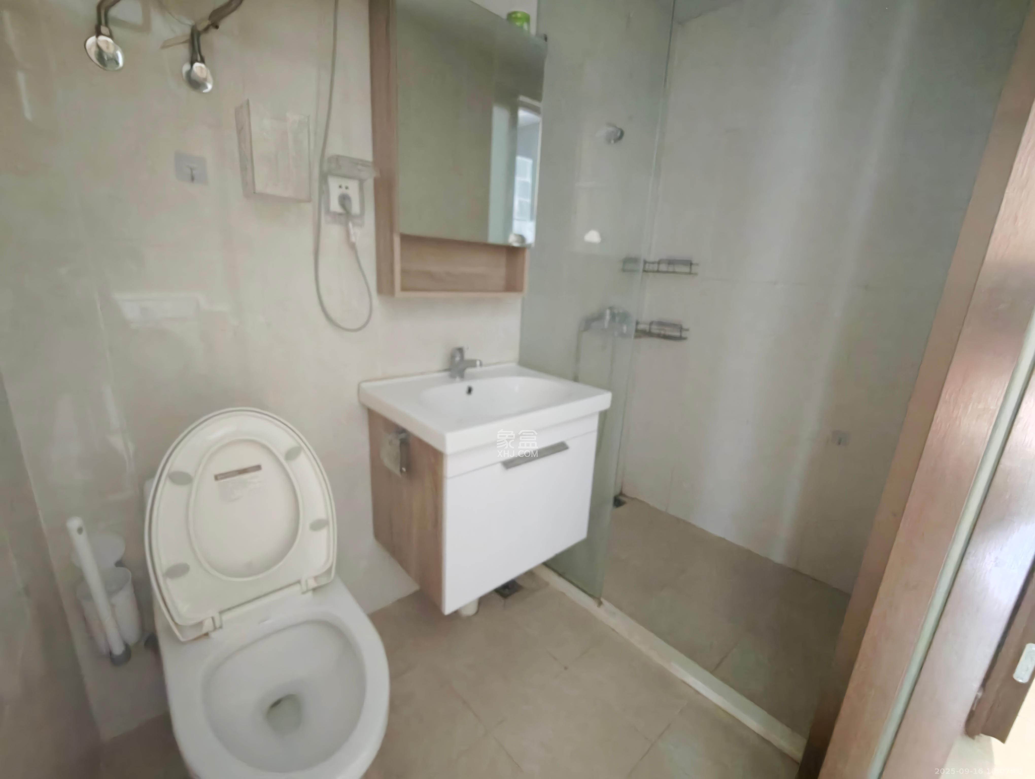 佳兆业云顶都汇 1室1厅1卫 1300.0元/月 佳兆业云顶都汇 1室1厅1卫 1300.0元/月室内图