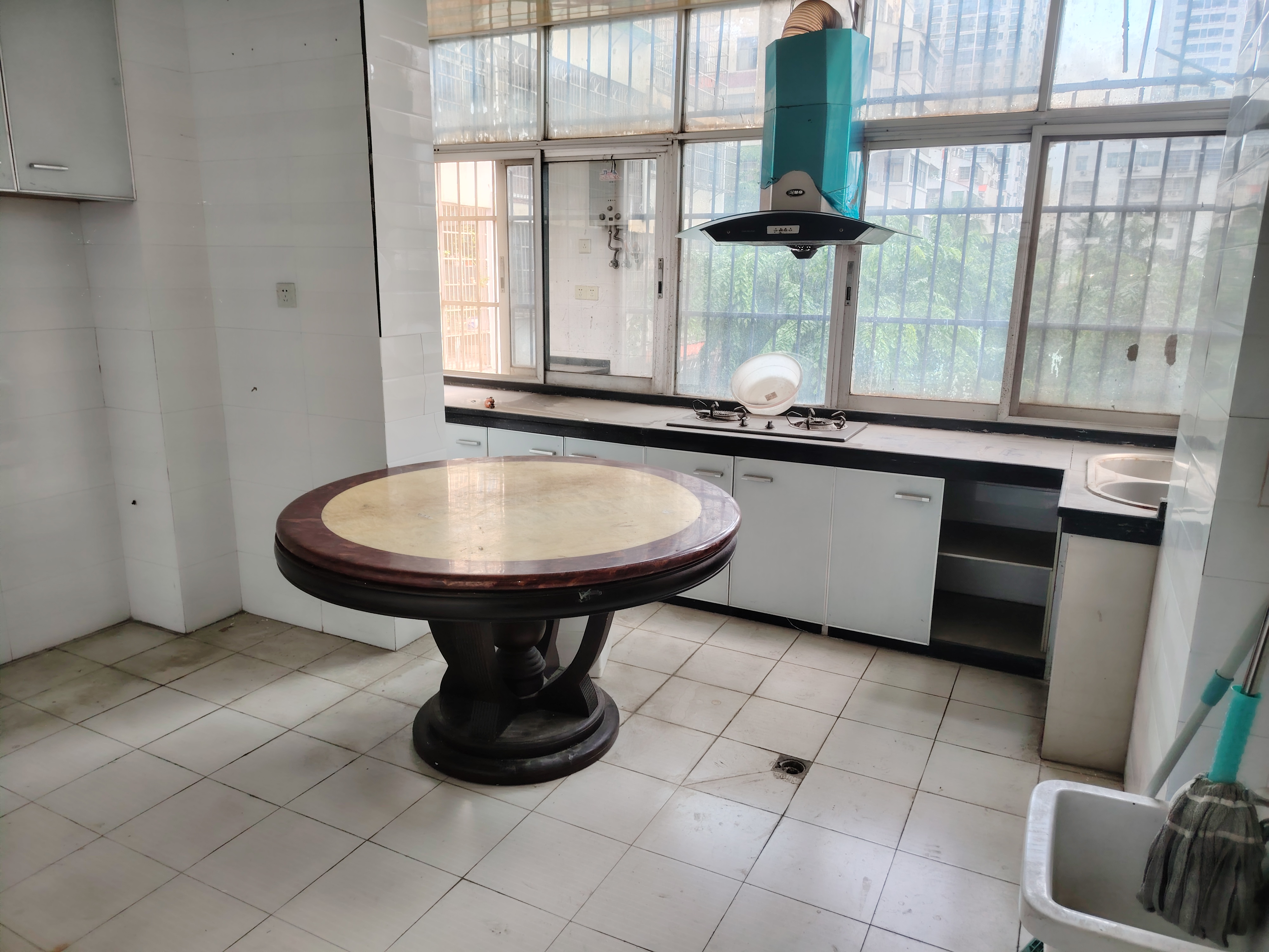 顺发新村 3室2厅1卫 2600.0元/月 顺发新村 3室2厅1卫 2600.0元/月室内图